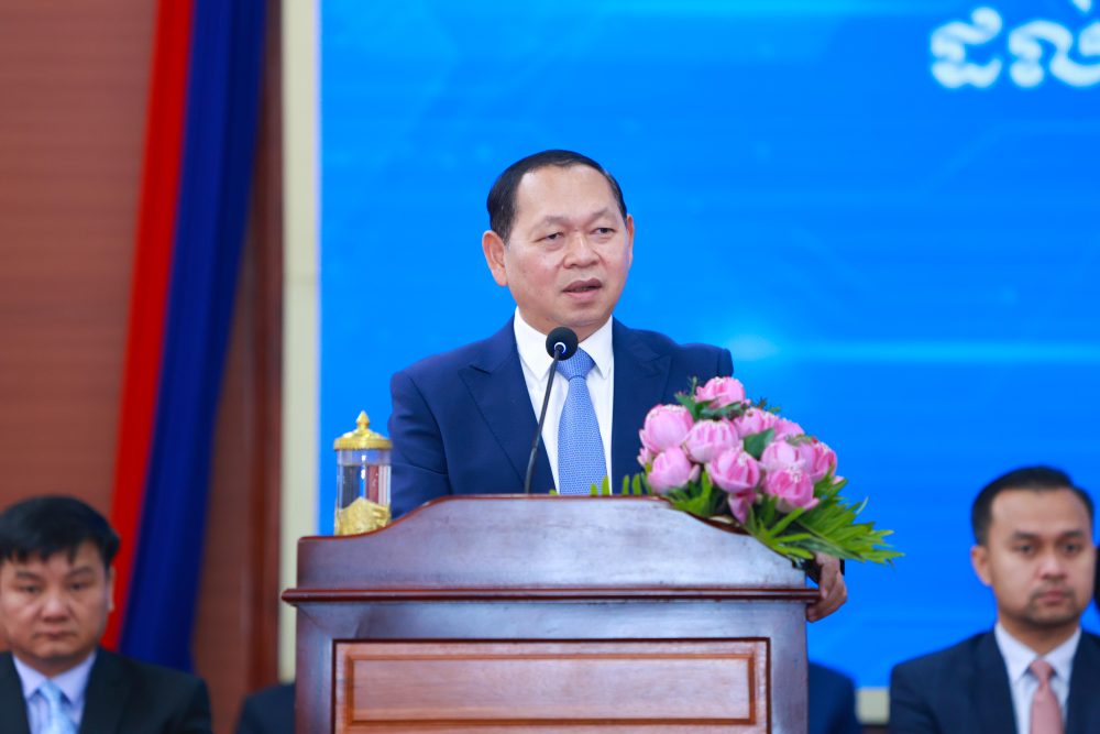 ក្រសួង ឯកឧត្តម ឆាយ ឫទ្ធិសែន អញ្ជើញជាអធិបតីក្នុងពិធីបើកវគ្គបណ្ដុះបណ្ដាលស្ដីពី ការប្រើប្រាស់បច្ចេកវិទ្យាឌីជីថល ដល់មន្ដ្រីរាជការ មន្ដ្រីជាប់កិច្ចសន្យា និងជំនួយការថ្នាក់ដឹកនាំ ក្រសួងអភិវឌ្ឍន៍ជនបទ 2 1 13