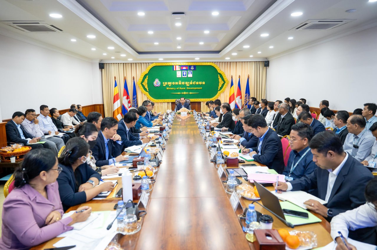 កិច្ចប្រជុំត្រួតពិនិត្យ និងពិភាក្សាលើការពង្រឹងប្រសិទ្ធភាពការងារ តាមរយៈការពិនិត្យបរិបថការងារ និងពង្រឹងការអនុវត្តរបស់អង្គភាពជំនាញនានាក្រោមឱវាទក្រសួងអភិវឌ្ឍន៍ជនបទ