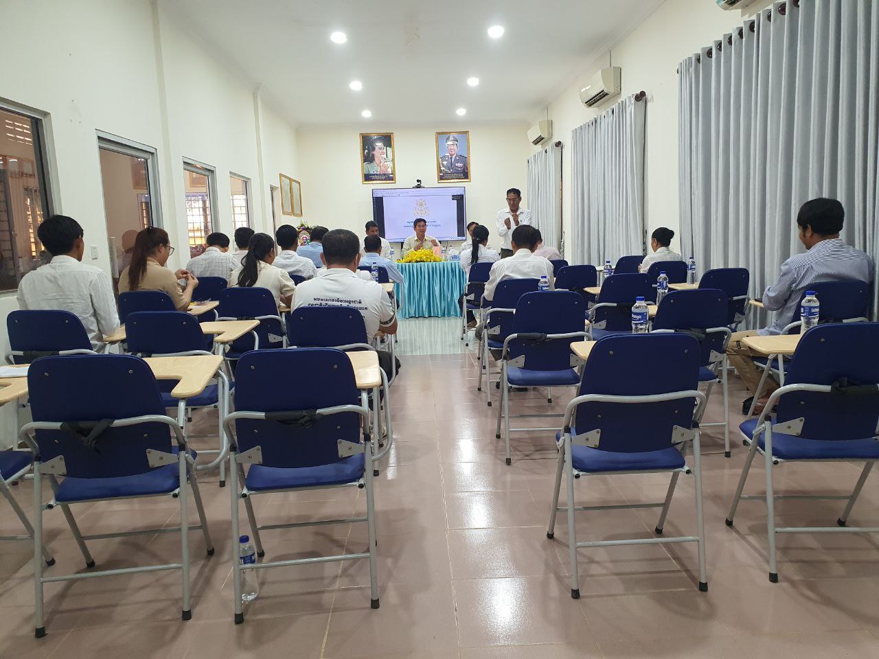 លោក តាន់ វាសនា បានអញ្ជើញជាអធិបតី ក្នុងការបើកពិធីផ្សព្វផ្សាយវគ្គបណ្តុះបណ្តាល ស្តីពីភាពជាអ្នកដឹកនាំក្នុងវិស័យអភិវឌ្ឍន៍ជនបទ 8 photo 2025 05 22 15 44 46