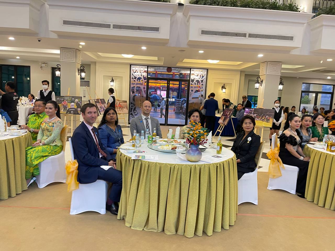 ឯកឧត្តម សុខ ម៉េង អញ្ជើញជាកិត្តិយសក្នុងកម្មវិធីពិសារអាហារសាមគ្គី និងរៃអង្គាសថវិកា ដែលរៀបចំឡើងដោយសហព័ន្ធកីឡាបាល់បោះរទេះជនពិការកម្ពុជា 10 photo 2025 05 22 20 34 03