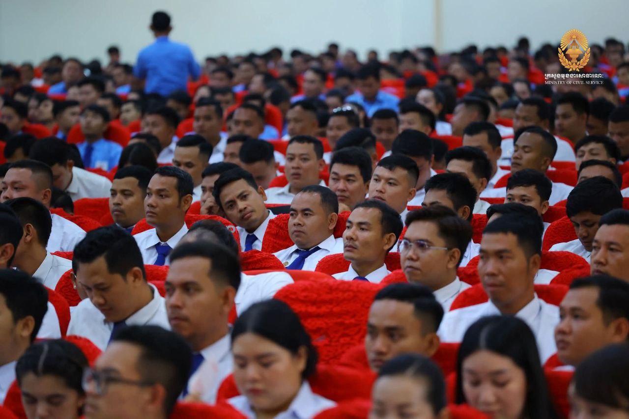 ឯកឧត្តម ប៊ុន ច័ន្ទវណ្ណៈ អញ្ជើញចូលរួមពិធីបិទវគ្គបណ្តុះបណ្តាលឆ្នាំ២០២៤ និងបើកវគ្គបណ្តុះបណ្តាលឆ្នាំ២០២៥ របស់សាលាភូមិន្ទរដ្ឋបាល 6 photo 2025 05 27 19 40 57