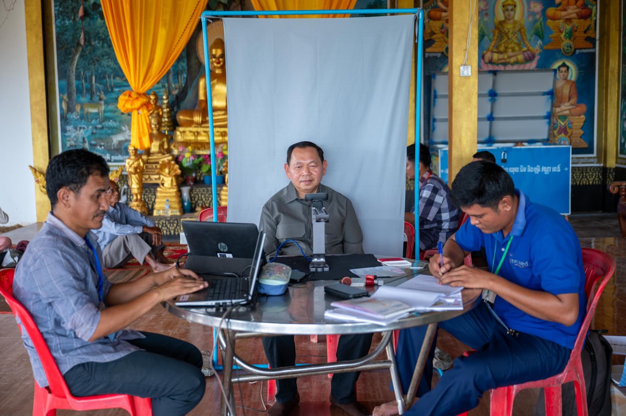 ឯកឧត្តម ឆាយ ឫទ្ធិសែន និងលោកជំទាវអញ្ជើញទៅចូលរួមពិនិត្យបញ្ជីឈ្មោះ និងចុះឈ្មោះបោះឆ្នោត