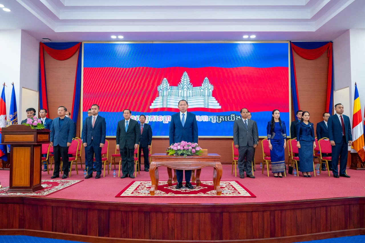 ពិធីបើកវគ្គបណ្ដុះបណ្ដាលស្ដីពី ការប្រើប្រាស់បច្ចេកវិទ្យាឌីជីថល ដល់មន្ដ្រីរាជការ មន្ដ្រីជាប់កិច្ចសន្យា