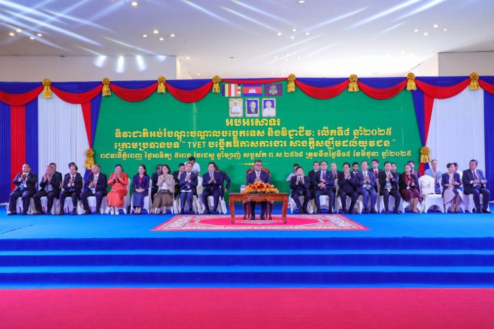 នាយកដ្ឋានបណ្តុះបណ្តាល និងស្រាវជ្រាវ បានចូលរួមដាក់តាំងបង្ហាញសមិទ្ធផលការងារក្នុងវិស័យអភិវឌ្ឍន៍ជនបទ ក្នងទិវាជាតិអប់រំបណ្តុះបណ្តាលបច្ចេកទេស និងវិជ្ជាជីវ: លើកទី៨ 2 photo 2025 06 15 12 52 13