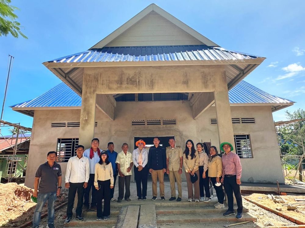 លោក អឿន ធារិទ្ធ ដឹកនាំក្រុមការងារគម្រោងការកសាងភូមិសន្តិភាពតាមរយៈការអភិវឌ្ឍ សហគមន៍ជនបទចម្រុះចុះតាមដាន និងត្រួតពិនិត្យវឌ្ឍនភាពការងារនៅស្រុកស្វាយចេក ខេត្តបន្ទាយមានជ័យ 2 photo 2025 06 17 07 43 41 2