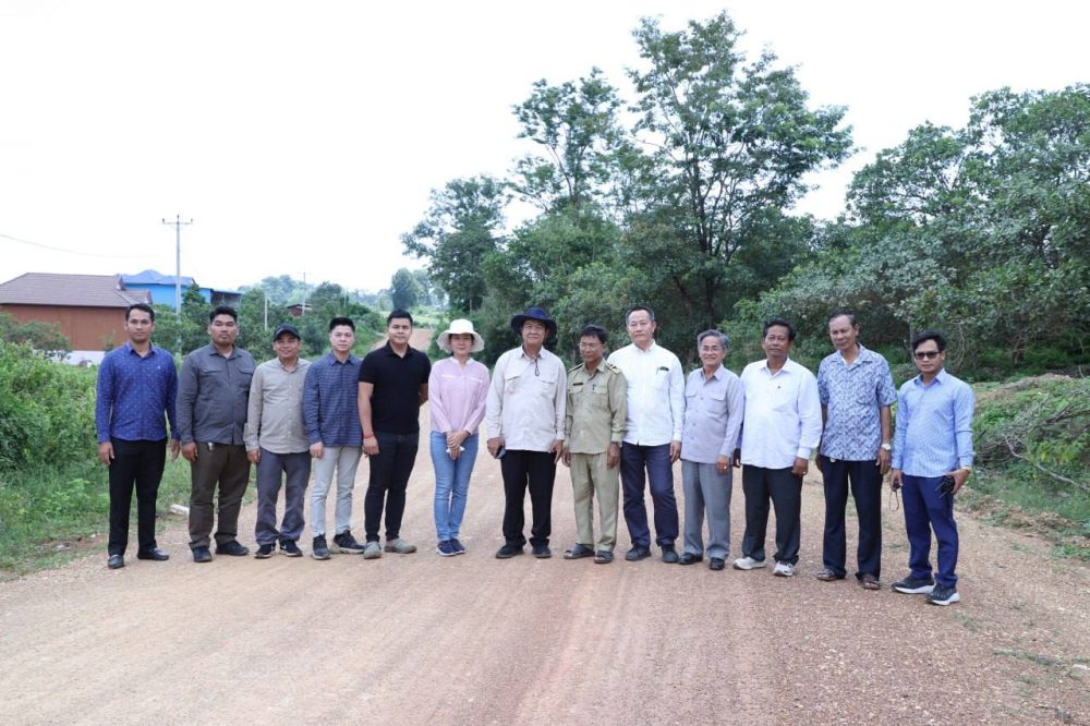 ឯកឧត្តម ជី ស៊ីថា បានដឹកនាំគណ:ប្រតិភូអន្តរក្រសួង ចុះត្រួតពិនិត្យនិងវាយតម្លៃបញ្ចប់សុពលភាពលើកាងារថែទាំខួបផ្លូវក្រាលល្បាយថ្មភ្នំចំនួន ១ខ្សែ ប្រវែង ១២ ០០០ម ស្ថិតក្នុងស្រុកកែវសីមា ខេត្តមណ្ឌលគិរី 2 photo 2025 06 20 20 57 37