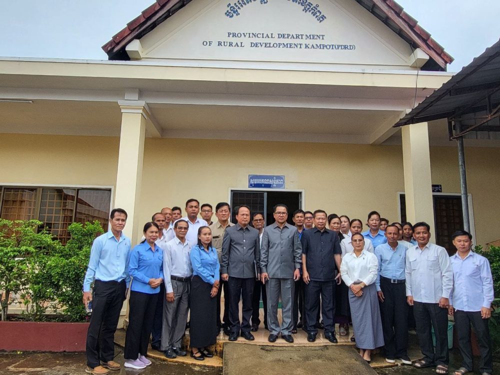 ឯកឧត្ដមបណ្ឌិត ជ្រុន ថេរ៉ាវ៉ាត អញ្ជើញជាអធិបតីដឹកនាំកិច្ចប្រជុំ តាមដាន ត្រួតពិនិត្យ និងវាយតម្លៃការអនុវត្តផែនការសកម្មភាពមន្ទីរអភិវឌ្ឍន៍ជនបទខេត្តកំពត ប្រចាំត្រីមាសទី២ និងទិសដៅអនុវត្តបន្ត ឆ្នាំ២០២៥ 2 photo 2025 06 23 10 36 58