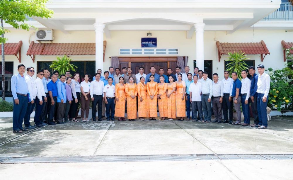 ឯកឧត្តមបណ្ឌិត លី ណារុន អញ្ជើញជាអធិបតីដឹកនាំកិច្ចប្រជុំបូកសរុបលទ្ធផលការងារប្រចាំឆមាសទី១ និងលើកទិសដៅការងារឆមាសទី២ របស់មន្ទីរអភិវឌ្ឍន៍ជនបទខេត្តពោធិ៍សាត់ 2 photo 2025 06 23 14 18 42