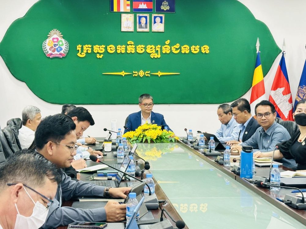 ឯកឧត្តម បាន បូរ័ត្ន អញ្ជើញដឹកនាំកិច្ចប្រជុំបូកសរុបលទ្ធផលការងារប្រចាំខែមិថុនា និងលើកទិសដៅបន្តសម្រាប់ខែកក្កដា ឆ្នាំ២០២៥ របស់នាយកដ្ឋានចំណុះអគ្គនាយកដ្ឋានរដ្ឋបាល និងហិរញ្ញវត្ថុ 2 photo 2025 06 23 19 43 40 2