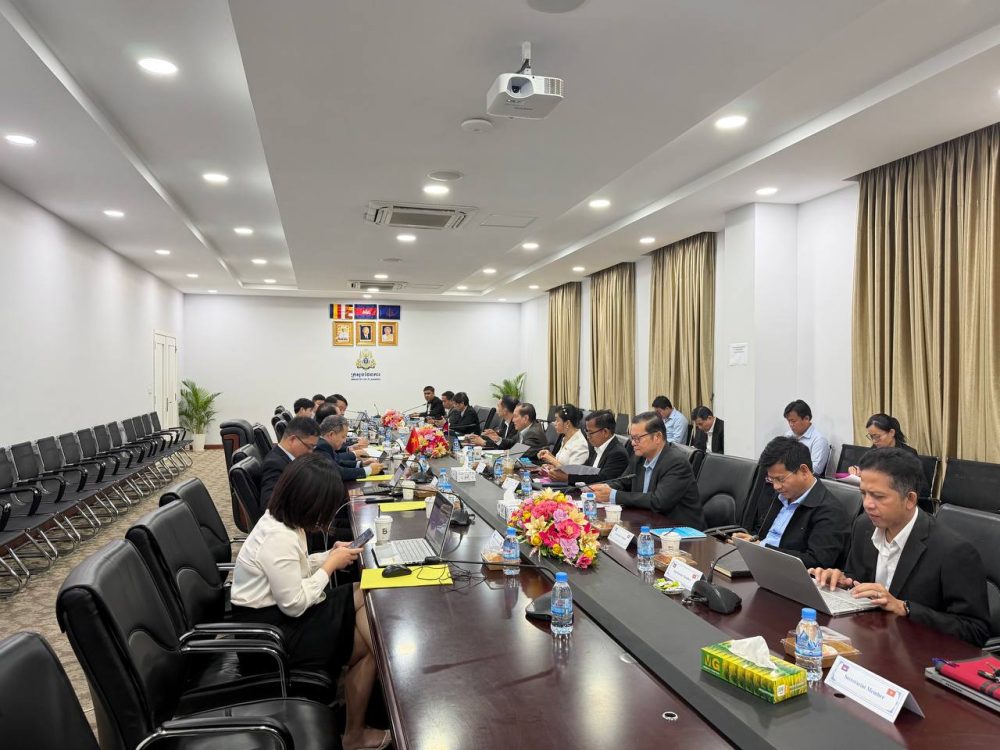 ឯកឧត្ដម ម៉ា សុវណ្ណា អញ្ជើញចូលរួមកិច្ចប្រជុំស្តីពីការរៀបចំ និងចងក្រងផែនការមេតភ្ជាប់សេដ្ឋកិច្ចកម្ពុជា-វៀតណាម 2 photo 2025 12 03 17 34 26