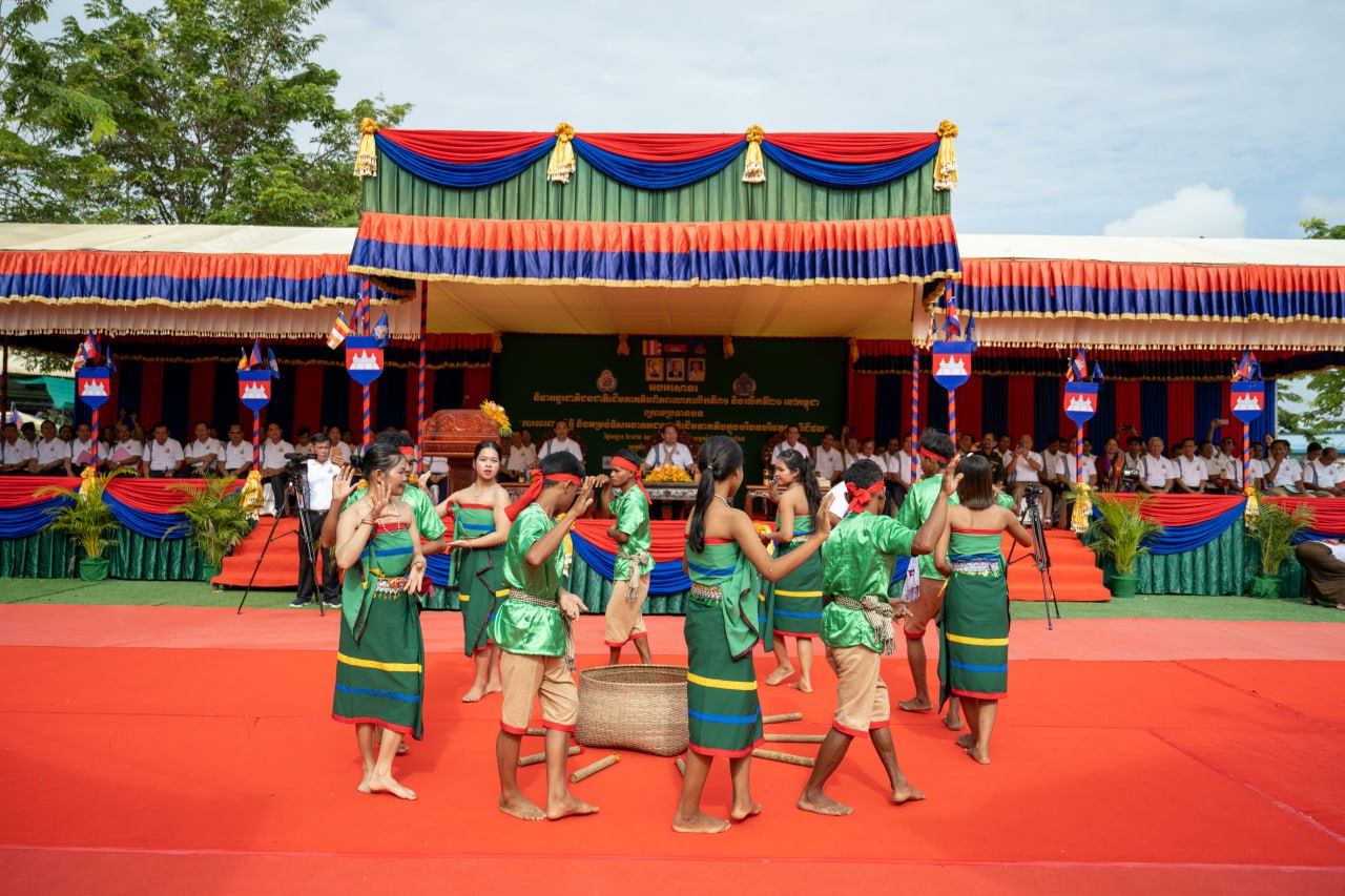 របាំ “រំុចន្លុះ”សម្តែងដោយបងប្អូនជនជាតិដើមភាគតិចកួយ ខេត្តកំពង់ធំ