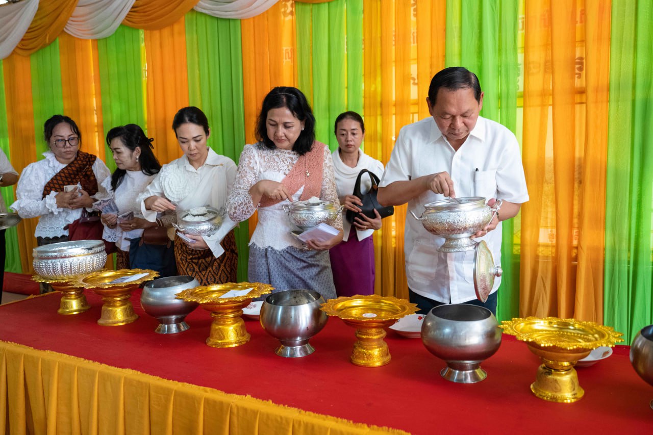 កាន់បិណ្ឌ វេនទី៨ ក្នុងភូមិធ្លកវៀន ឃុំធ្លកវៀន ស្រុកសាមគ្គីមានជ័យ ខេត្តកំពង់ឆ្នាំង