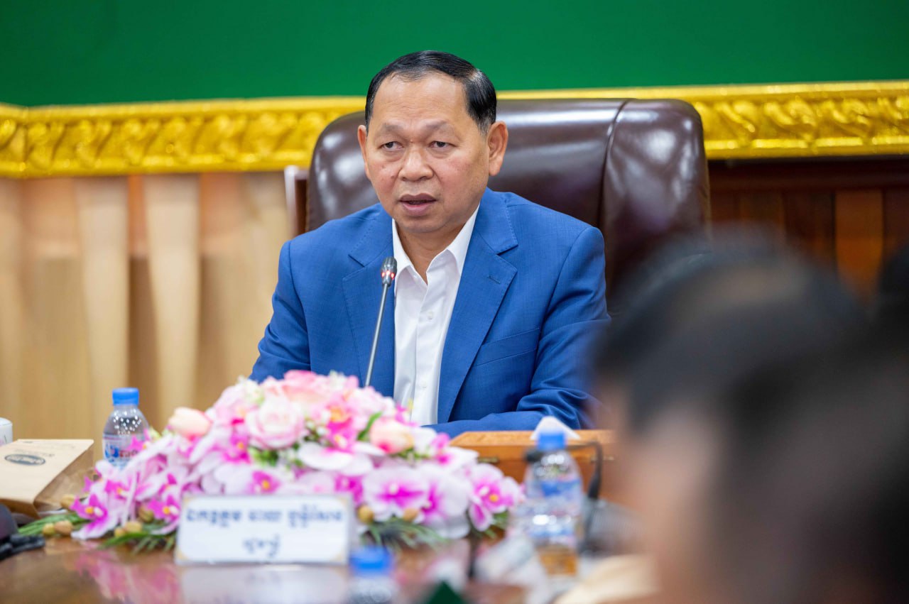 កិច្ចប្រជុំត្រួតពិនិត្យវឌ្ឍនភាពការរៀបចំសៀវភៅគោលការណ៍ណែនាំស្ដីពី ការងារអភិវឌ្ឍន៍ភូមិគំរូ