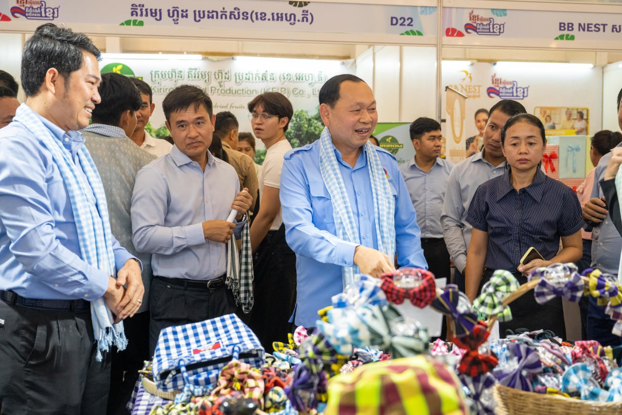 ពិធីបើកកម្មវិធីពិព័រណ៍ផលិតផលខ្មែរ ក្រោមប្រធានបទ ខ្មែរធ្វើបាន៖ ចូលរួមជំរុញ និងគាំទ្រផលិតផលក្នុងស្រុក