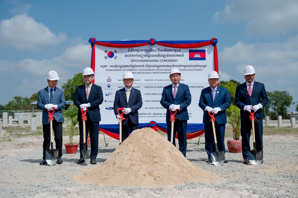 ពិធីបញ្ចុះបឋមសិលា និងបើកការដ្ឋានសាងសង់មជ្ឈមណ្ឌលអភិវឌ្ឍន៍សហគមន៍នៅខេត្តតាកែវ 2 5 1