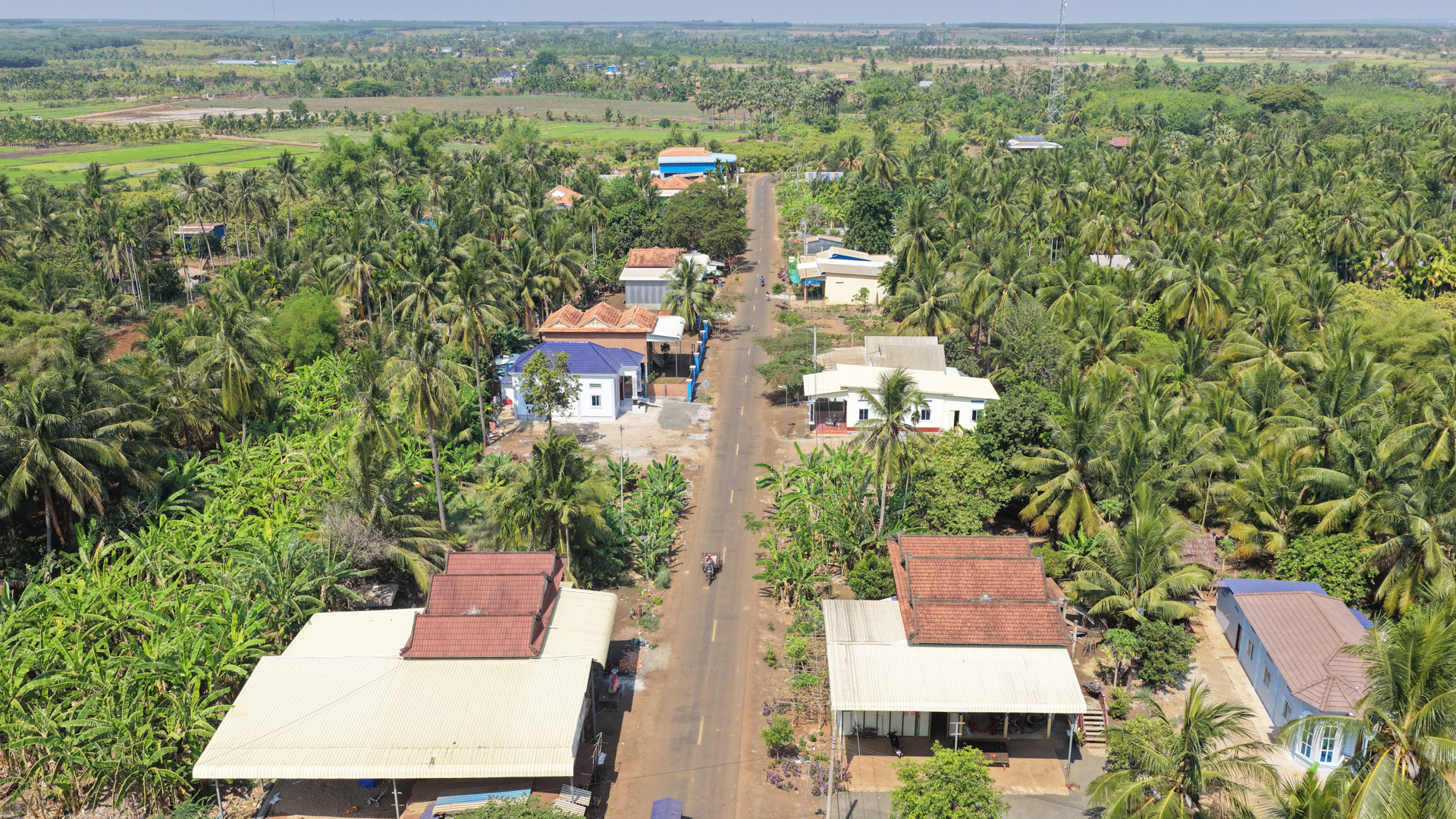 ឯកឧត្តម ឆាយ ឫទ្ធិសែន និងគណៈប្រតិភូក្រសួងអភិវឌ្ឍន៍ជនបទ អញ្ជើញទៅពិនិត្យវឌ្ឍនភាព នៃការអភិវឌ្ឍនានានៅសហគមន៍សំបូរមានជ័យ ក្នុងខេត្តកំពង់ចាម 10 50DJI 20260401104632 0064 D