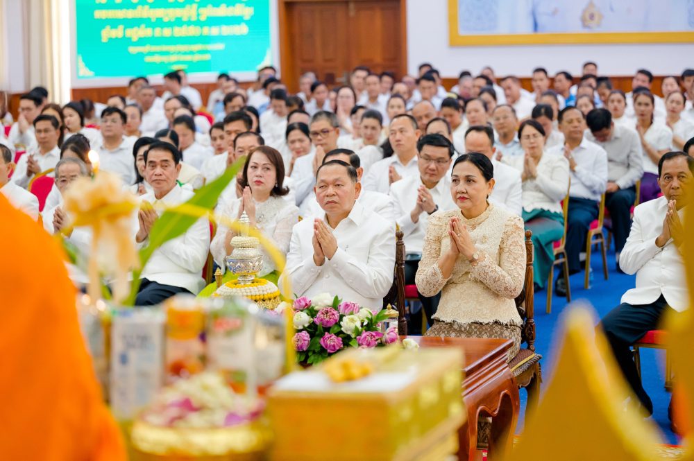 ថ្នាក់ដឹកនាំ និងមន្ដ្រីរាជការគ្រប់លំដាប់ថ្នាក់នៃក្រសួងអភិវឌ្ឍន៍ជនបទ រៀបចំពិធីសូត្រមន្តចម្រើនព្រះបរិត្ត ជាកិច្ចជូនដំណើរឆ្នាំចាស់ និងទទួលអំណរសាទរឆ្នាំថ្មីប្រពៃណីជាតិខ្មែរ ឆ្នាំមមី អដ្ឋស័ក ពុទ្ធសករាជ ២៥៧០ គ្រិស្ដសករាជ ២០២៦ 2 5DSC 1197