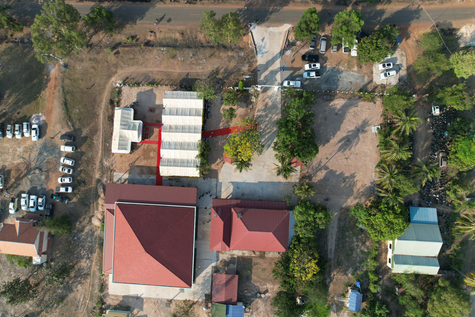 អបអរសាទរពិធីសម្ពោធដាក់ឱ្យប្រើប្រាស់ជាផ្លូវអគារមណ្ឌលសុខភាពក្រាំងល្វា ស្ថិតនៅឃុំក្រាំងល្វា ស្រុកសាមគ្គីមានជ័យ ខេត្តកំពង់ឆ្នាំង 123 DSC 7276DJI 0731