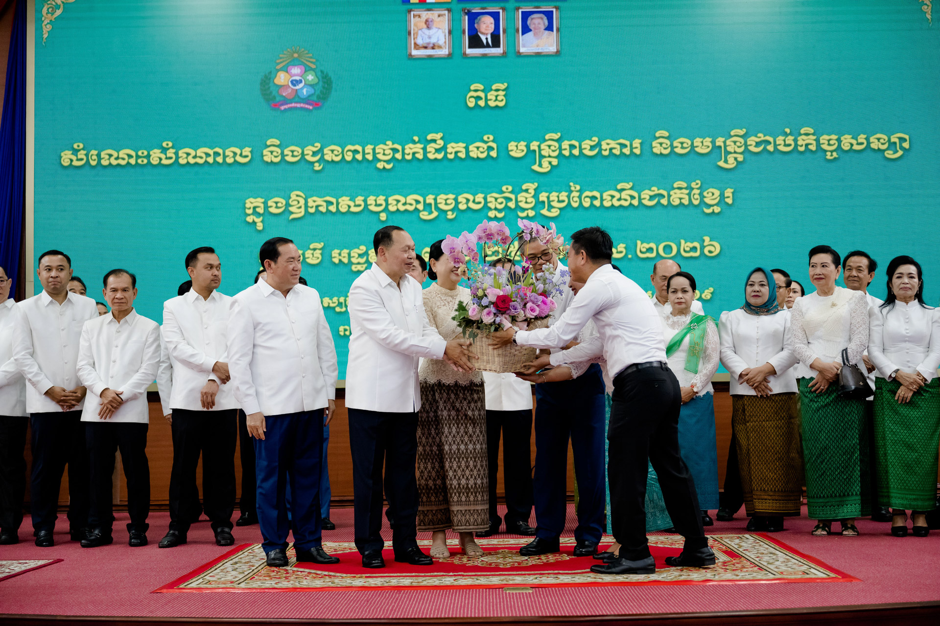 ថ្នាក់ដឹកនាំ និងមន្ដ្រីរាជការគ្រប់លំដាប់ថ្នាក់នៃក្រសួងអភិវឌ្ឍន៍ជនបទ រៀបចំពិធីសូត្រមន្តចម្រើនព្រះបរិត្ត ជាកិច្ចជូនដំណើរឆ្នាំចាស់ និងទទួលអំណរសាទរឆ្នាំថ្មីប្រពៃណីជាតិខ្មែរ ឆ្នាំមមី អដ្ឋស័ក ពុទ្ធសករាជ ២៥៧០ គ្រិស្ដសករាជ ២០២៦ 132 DSC 9474