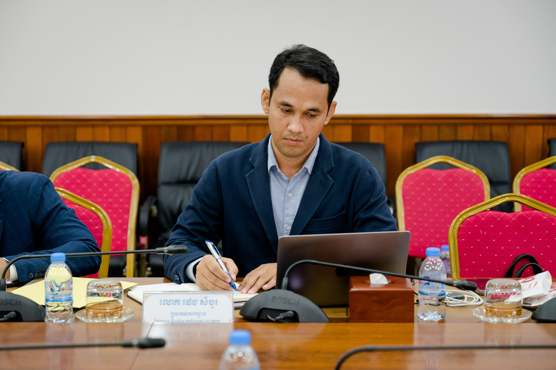 ឯកឧត្ដម ឆាយ ឫទ្ធិសែន អញ្ជើញដឹកនាំកិច្ចប្រជុំពិនិត្យផែនការថវិកានៃកម្មវិធីវិនិយោគសាធារណៈប្រចាំឆ្នាំ២០២៧ និង៣ឆ្នាំរំកិល របស់ក្រសួងអភិវឌ្ឍន៍ជនបទ 12 10 16