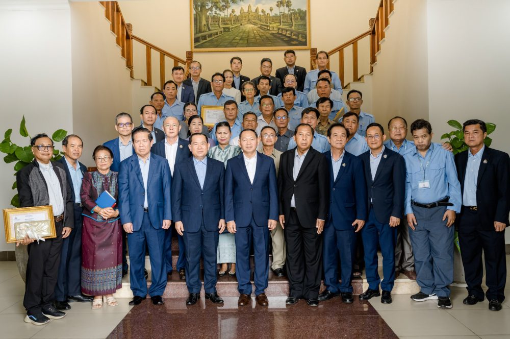ឯកឧត្ដម ឆាយ ឫទ្ធិសែន អញ្ជើញជាអធិបតីក្នុងពិធីសំណេះសំណាលជាមួយមន្ត្រីរាជការចូលនិវត្តន៍ឆ្នាំ ២០២៦ នៃក្រសួងអភិវឌ្ឍន៍ជនបទ 2 4 10