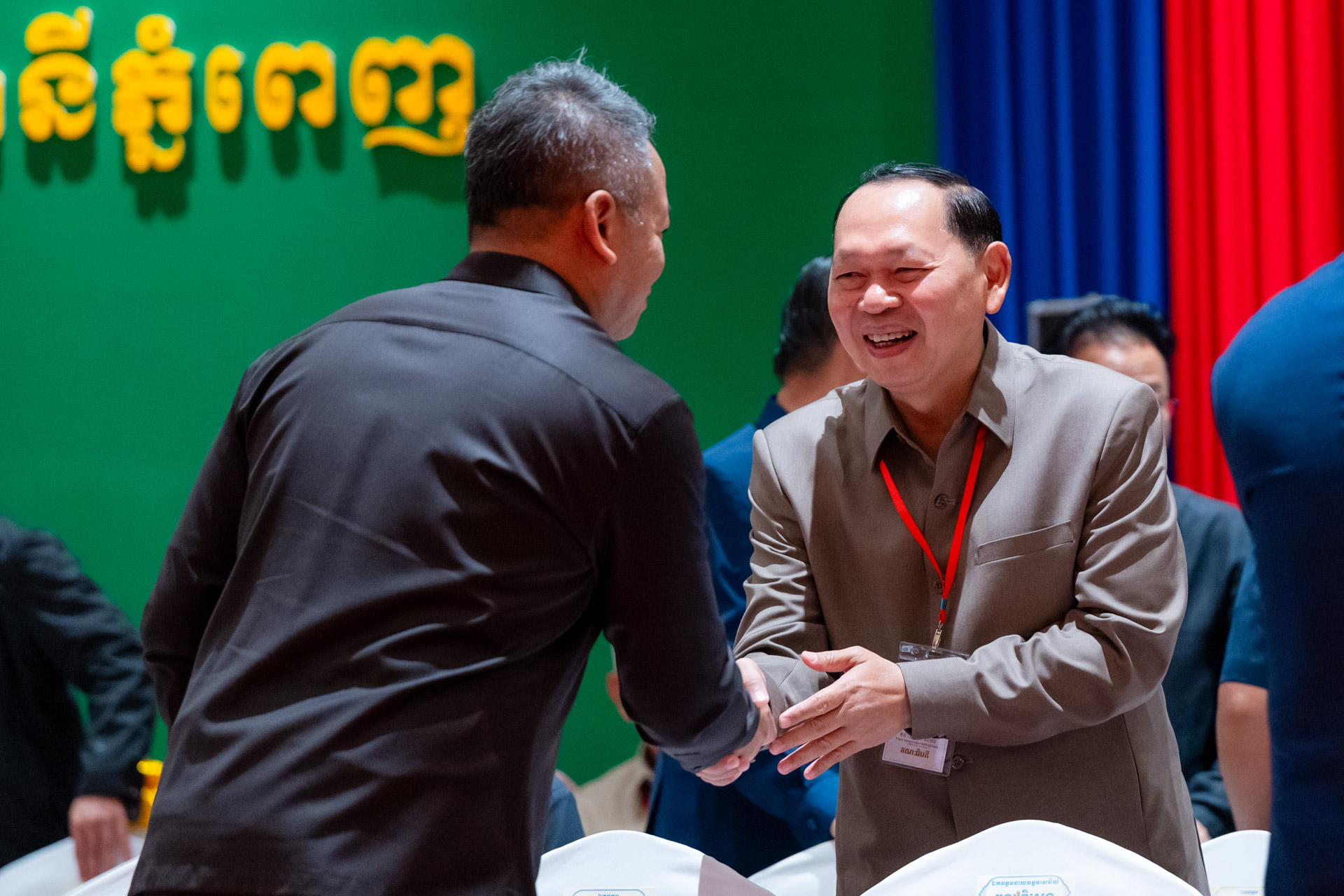 ឯកឧត្តម ឆាយ ឫទ្ធិសែន រួមជាមួយថ្នាក់ដឹកនាំក្រសួងអភិវឌ្ឍន៍ជនបទ អញ្ជើញចូលរួមក្នុងពិធីសំណេះសំណាលជាមួយថ្នាក់ដឹកនាំក្រសួង ស្ថាប័ន និងក្រុមប្រឹក្សារាជធានី ខណ្ឌ សង្កាត់ មន្ទីរ អង្គភាពនានាជុំវិញរដ្ឋបាលរាជធានីភ្នំពេញ 43 43 2