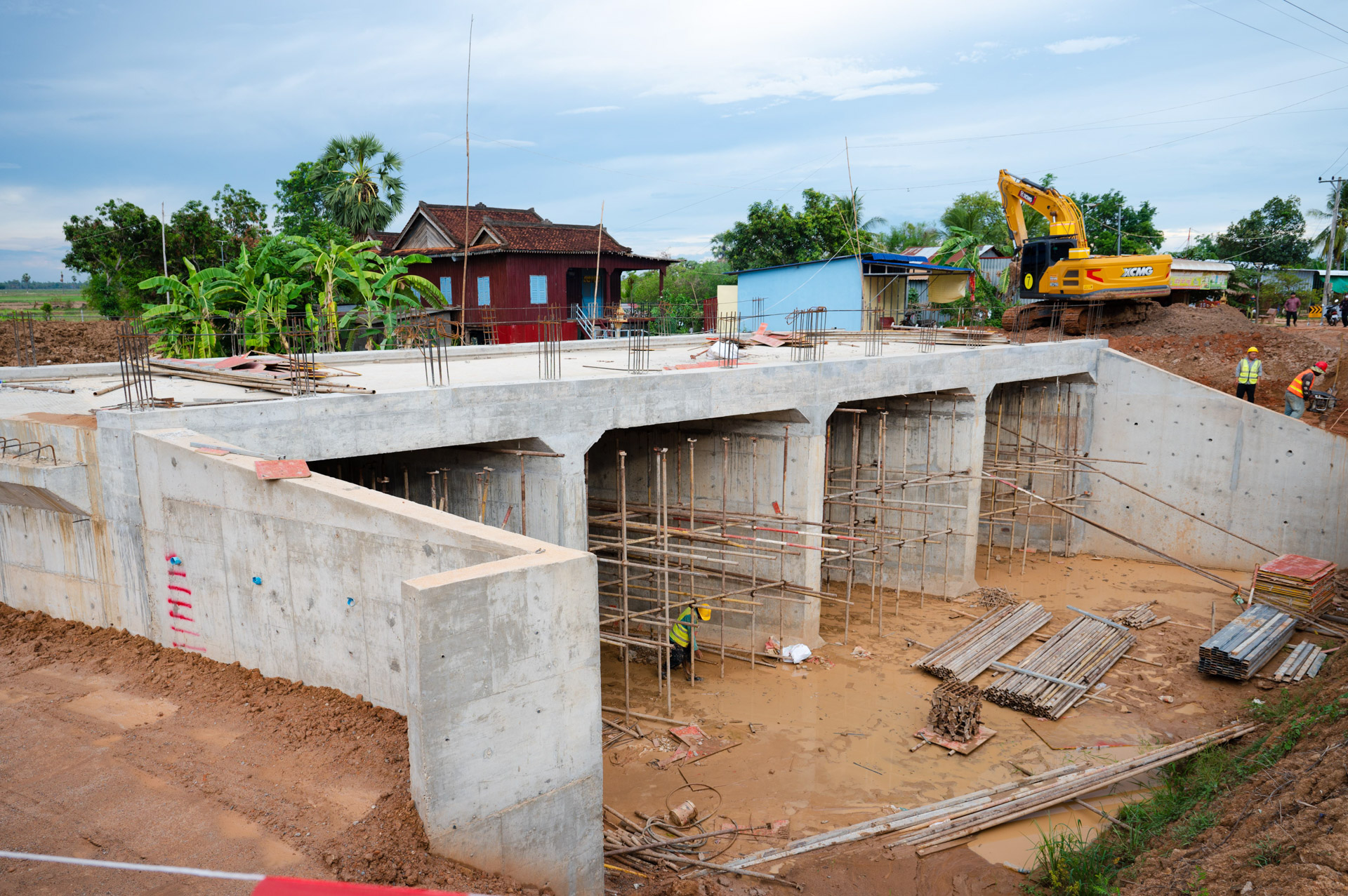 ឯកឧត្តម ឆាយ ឫទ្ធិសែន ដឹកនាំមន្ដ្រីបច្ចេកទេសក្រសួង និងមន្ទីរអភិវឌ្ឍន៍ជនបទខេត្ត ទៅពិនិត្យវឌ្ឍនភាពការងារសាងសង់ផ្លូវចំនួន ៦ខ្សែ នៅក្នុងខេត្តពោធិ៍សាត់ 50 64
