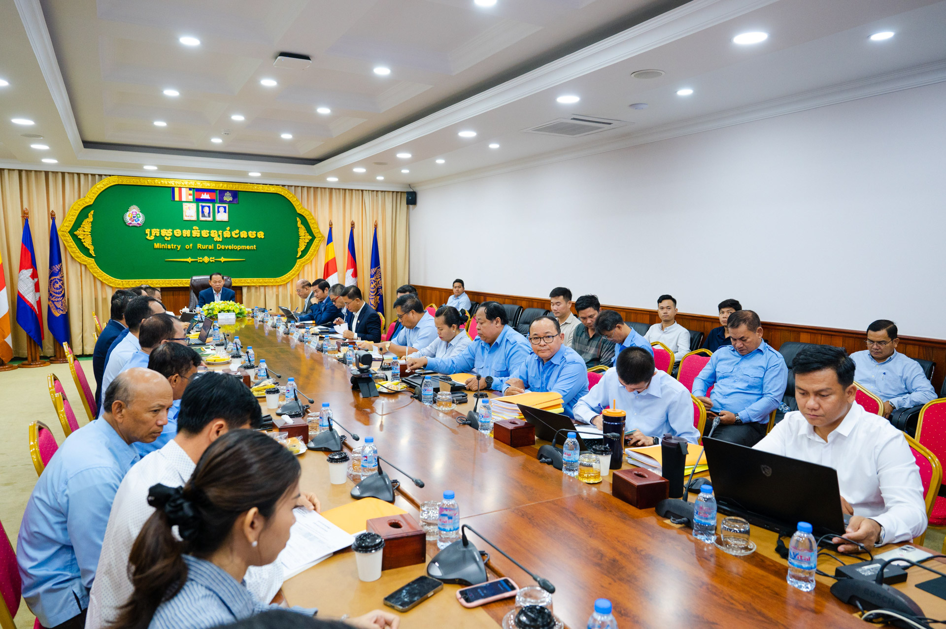 ឯកឧត្តម ឆាយ ឫទ្ធិសែន អញ្ជើញដឹកនាំកិច្ចប្រជុំពិនិត្យ និងជ្រើសរើសខ្សែផ្លូវសម្រាប់ផែនការ ៣ឆ្នាំរំកិល របស់ក្រសួងអភិវឌ្ឍន៍ជនបទ 24 27