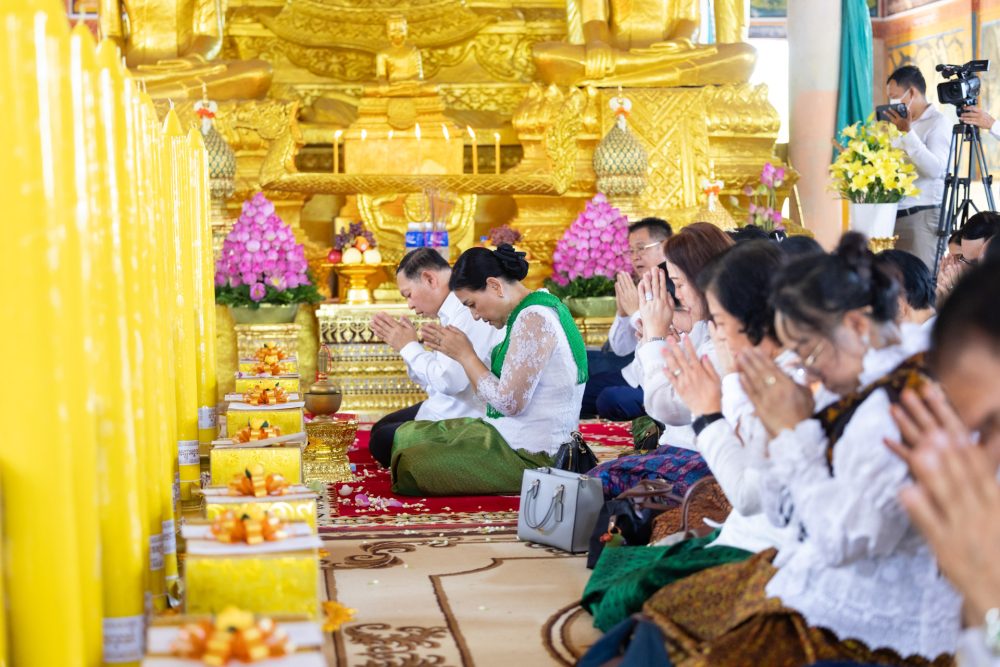 ឯកឧត្តម ឆាយ ឫទ្ធិសែន និងលោកជំទាវ នាំយកទៀនព្រះវស្សា និងទេយ្យវត្ថុ ប្រគេនព្រះសង្ឃ ចំនួន ៣៣វត្ត ស្ថិតនៅក្នុងស្រុកសាមគ្គីមានជ័យ ខេត្តកំពង់ឆ្នាំង 2 12 14