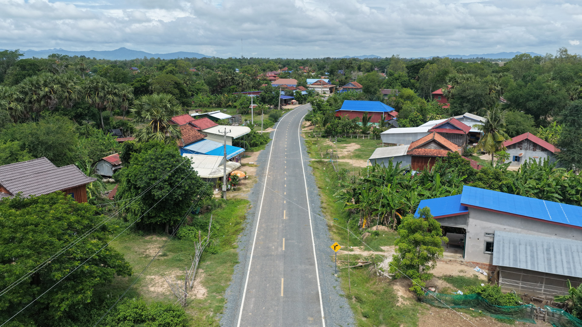 ឯកឧត្ដម ឆាយ ឫទ្ធិសែន អញ្ជើញចុះពិនិត្យគុណភាព និងស្ថានភាពផ្លូវចំនួន ៣ខ្សែ និងស្រះទឹក ១កន្លែង នៅក្នុងខេត្តតាកែវ 23 17DJI 20260731113813 0554 D