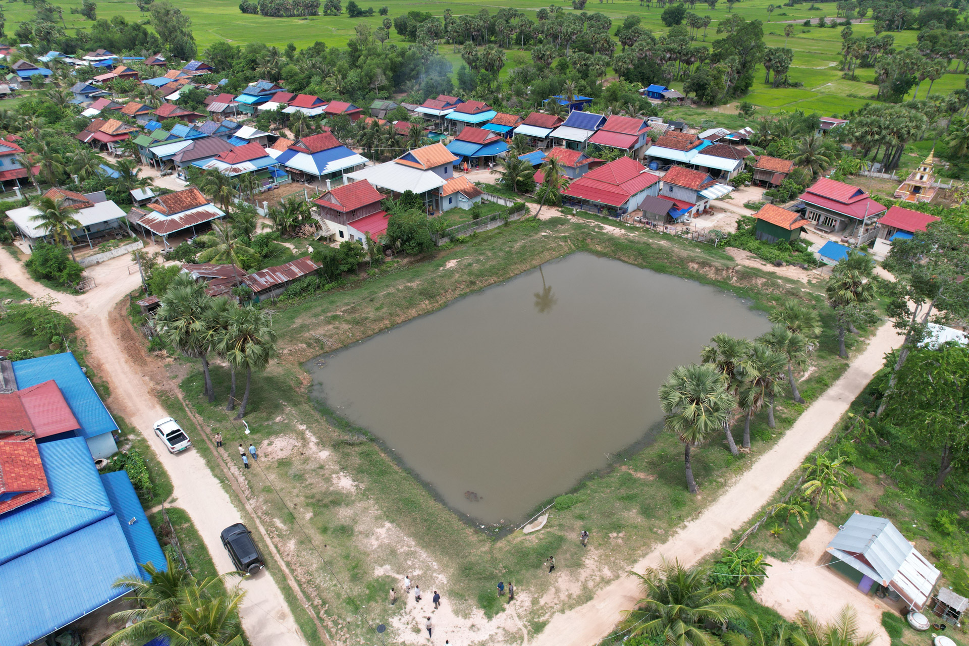 ឯកឧត្ដម ឆាយ ឫទ្ធិសែន អញ្ជើញចុះពិនិត្យគុណភាព និងស្ថានភាពផ្លូវចំនួន ៣ខ្សែ និងស្រះទឹក ១កន្លែង នៅក្នុងខេត្តតាកែវ 29 23DJI 0961