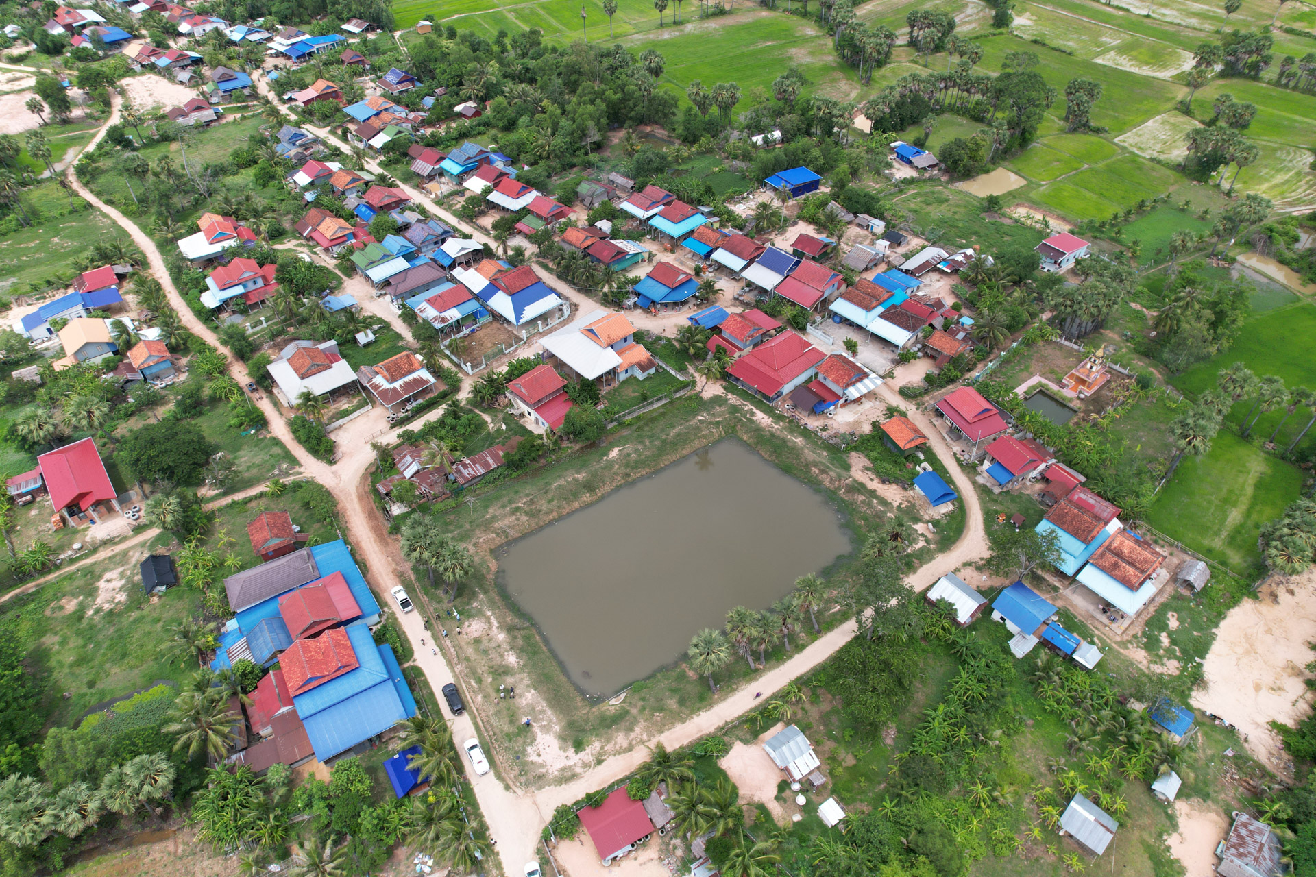 ឯកឧត្ដម ឆាយ ឫទ្ធិសែន អញ្ជើញចុះពិនិត្យគុណភាព និងស្ថានភាពផ្លូវចំនួន ៣ខ្សែ និងស្រះទឹក ១កន្លែង នៅក្នុងខេត្តតាកែវ 27 23DJI 0966