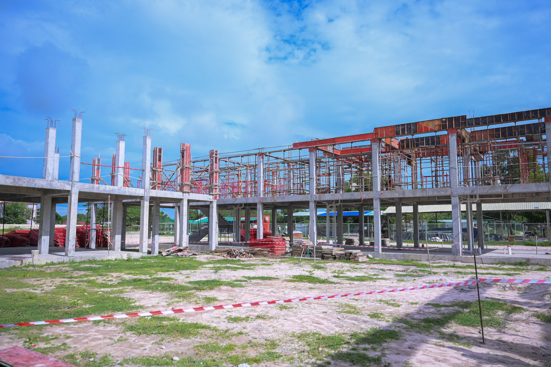 ឯកឧត្តម ឆាយ ឫទ្ធិសែន ដឹកនាំមន្ដ្រីបច្ចេកទេស អញ្ជើញពិនិត្យវឌ្ឍនភាពការងារសាងសង់មជ្ឈមណ្ឌលអភិវឌ្ឍន៍សហគមន៍ និងហេដ្ឋារចនាសម្ព័ន្ធនានា នៅក្នុងខេត្តតាកែវ 25 2DSC 8455