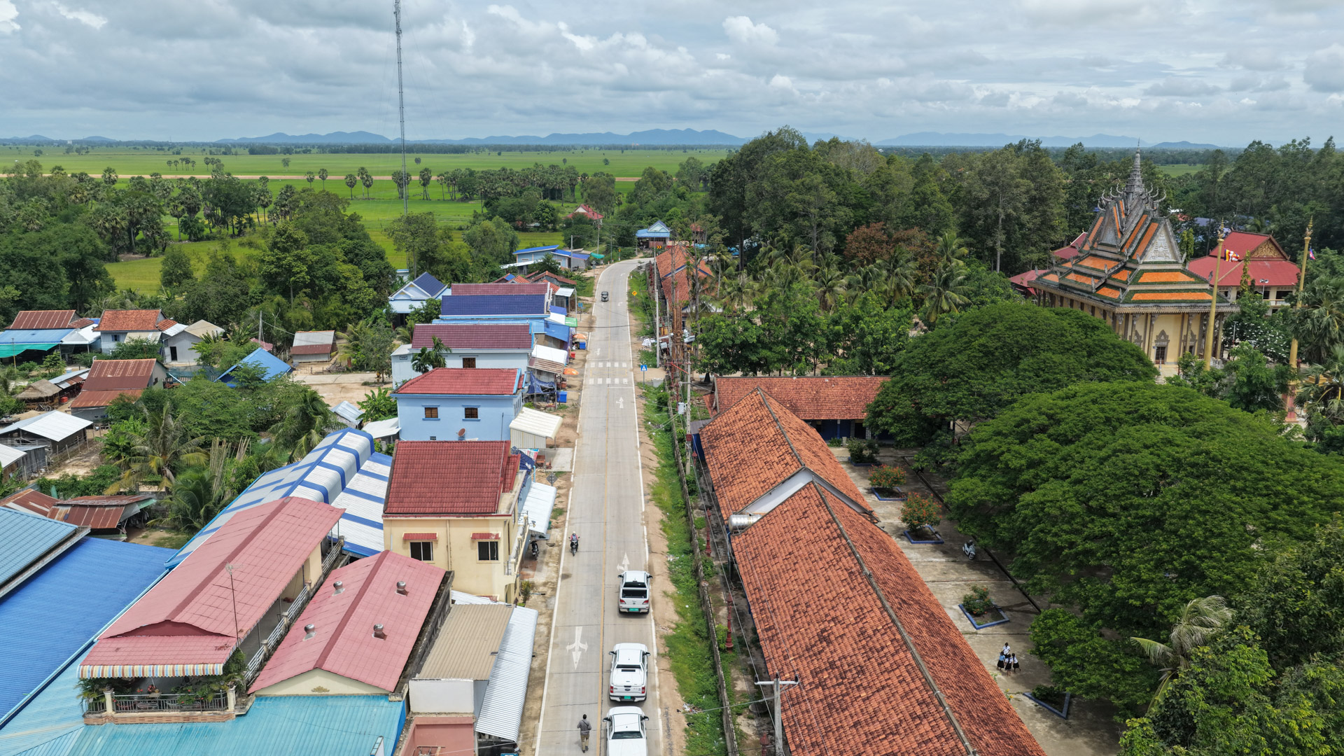 ឯកឧត្ដម ឆាយ ឫទ្ធិសែន អញ្ជើញចុះពិនិត្យគុណភាព និងស្ថានភាពផ្លូវចំនួន ៣ខ្សែ និងស្រះទឹក ១កន្លែង នៅក្នុងខេត្តតាកែវ 7 8 19