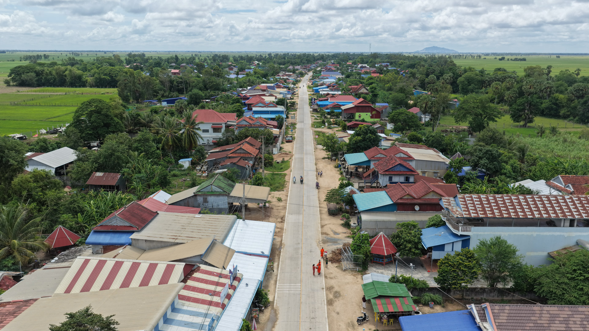 ឯកឧត្ដម ឆាយ ឫទ្ធិសែន អញ្ជើញចុះពិនិត្យគុណភាព និងស្ថានភាពផ្លូវចំនួន ៣ខ្សែ និងស្រះទឹក ១កន្លែង នៅក្នុងខេត្តតាកែវ 6 9 18