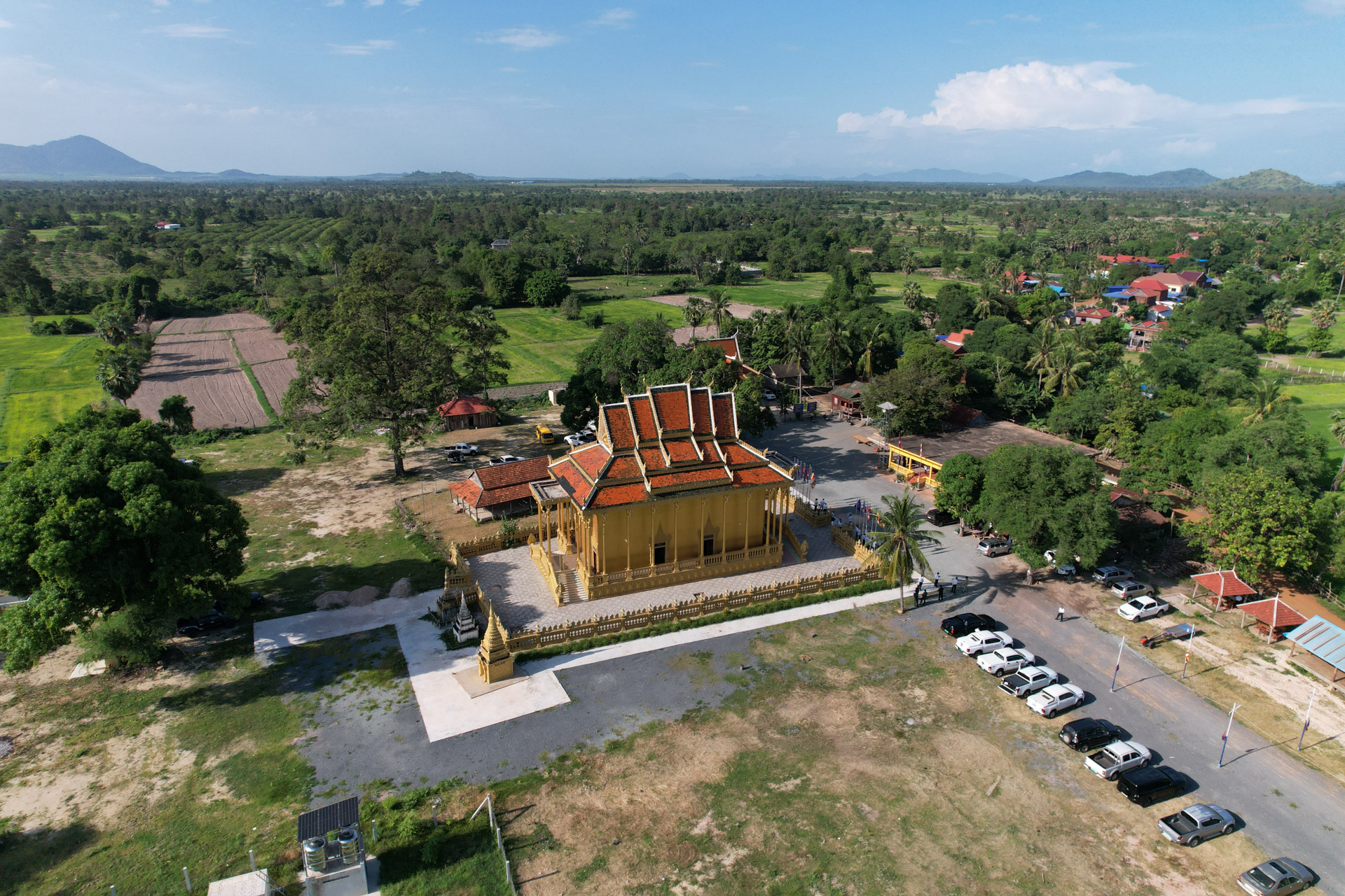 ឯកឧត្តម ឆាយ ឫទ្ធិសែន និងលោកជំទាវ នាំយកទៀនព្រះវស្សា និងទេយ្យវត្ថុ ប្រគេនព្រះសង្ឃ ចំនួន ២៧វត្ត-អាស្រម ស្ថិតនៅក្នុងស្រុកទឹកផុស ខេត្តកំពង់ឆ្នាំង 26 zDJI 0760
