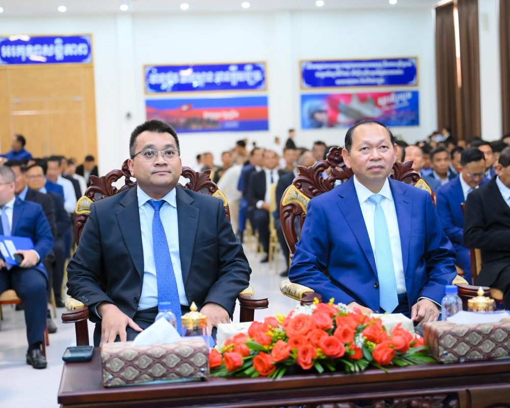 ឯកឧត្តម ឆាយ ឫទ្ធិសែន រដ្ឋមន្ត្រីក្រសួងអភិវឌ្ឍន៍ជនបទ អញ្ជើញចូលរួមជាសហអធិបតីជាមួយ ឯកឧត្តម ប៉េង ពោធិ៍នា រដ្ឋមន្ដ្រីក្រសួងសាធារណការ និងដឹកជញ្ជូន ក្នុងពិធីផ្សព្វផ្សាយស្តីពី “បទដ្ឋានបច្ចេកទេសរបស់ក្រសួងសាធារណការ និងដឹកជញ្ជូន” 2 1 11