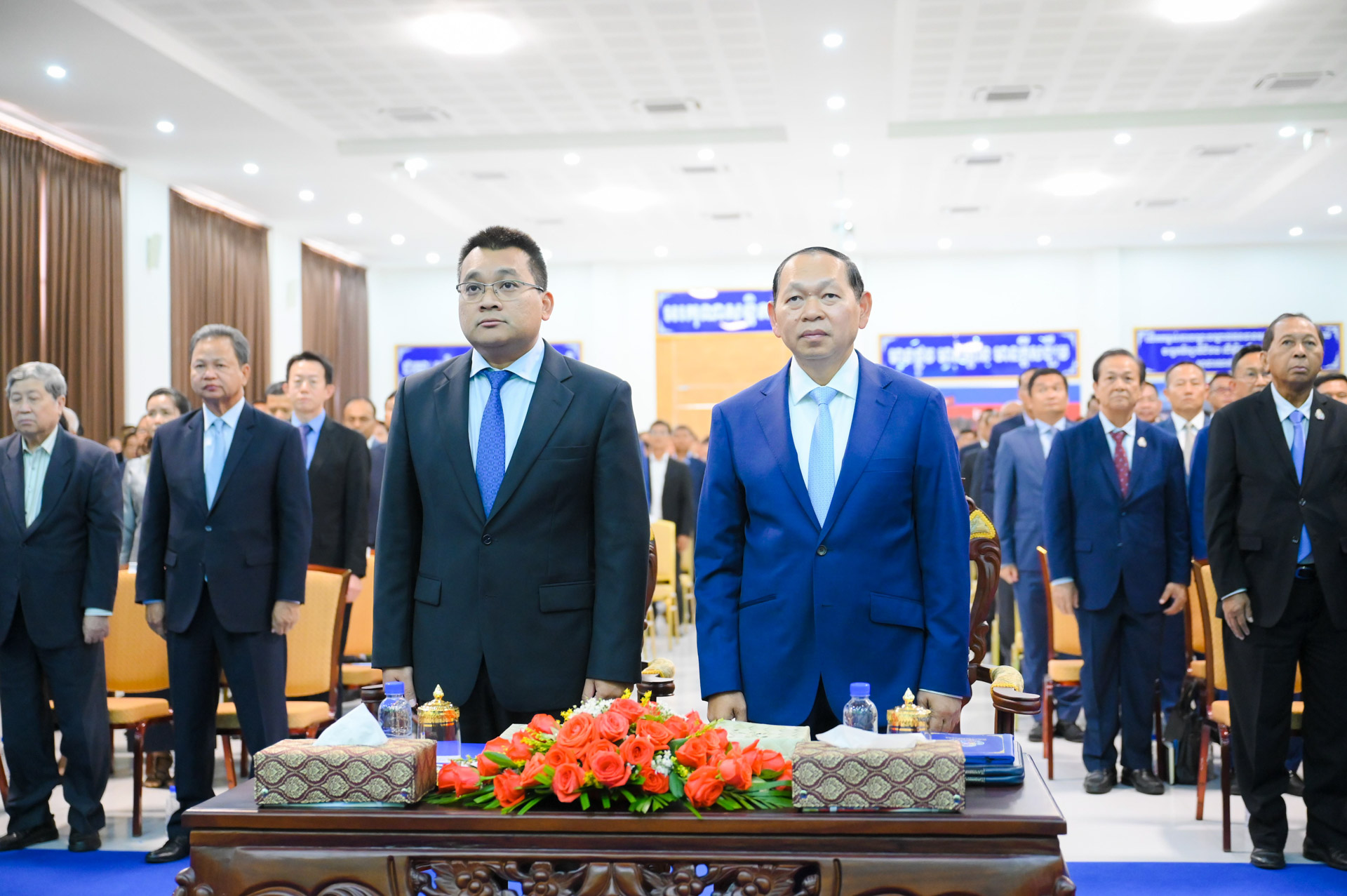 ឯកឧត្តម ឆាយ ឫទ្ធិសែន រដ្ឋមន្ត្រីក្រសួងអភិវឌ្ឍន៍ជនបទ អញ្ជើញចូលរួមជាសហអធិបតីជាមួយ ឯកឧត្តម ប៉េង ពោធិ៍នា រដ្ឋមន្ដ្រីក្រសួងសាធារណការ និងដឹកជញ្ជូន ក្នុងពិធីផ្សព្វផ្សាយស្តីពី “បទដ្ឋានបច្ចេកទេសរបស់ក្រសួងសាធារណការ និងដឹកជញ្ជូន” 23 111