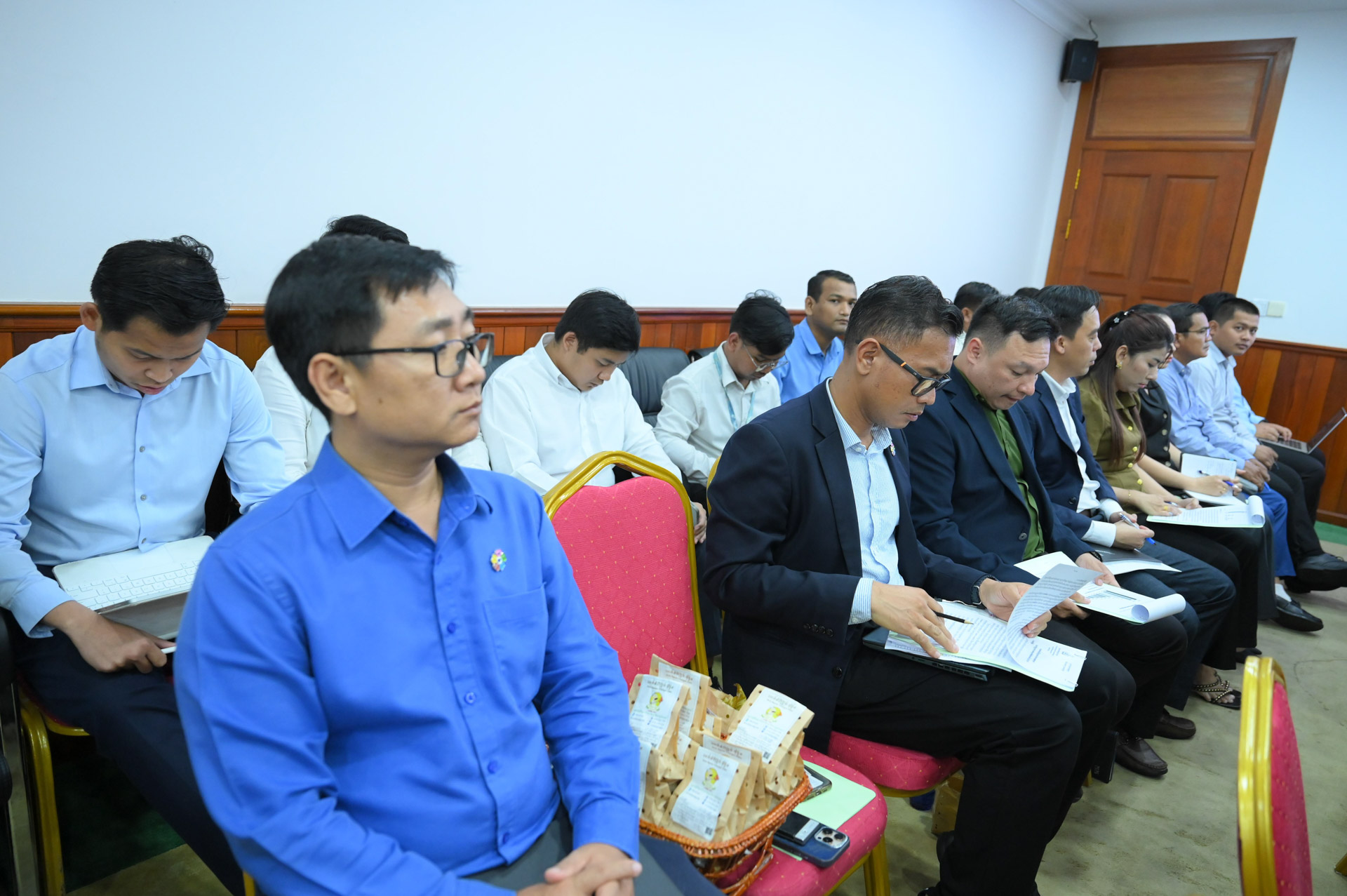 ឯកឧត្តម ឆាយ ឫទ្ធិសែន អញ្ជើញជាអធិបតីដឹកនាំកិច្ចប្រជុំត្រួតពិនិត្យវឌ្ឍនភាពនៃការអនុវត្តគម្រោងប្រចាំឆមាសទី១ និងលើកទិសដៅការងារឆមាសទី២ ឆ្នាំ២០២៦ ក្រោមក្របខ័ណ្ឌហិរញ្ញប្បទានពីដៃគូអភិវឌ្ឍន៍ របស់ក្រសួងអភិវឌ្ឍន៍ជនបទ 34 16 5