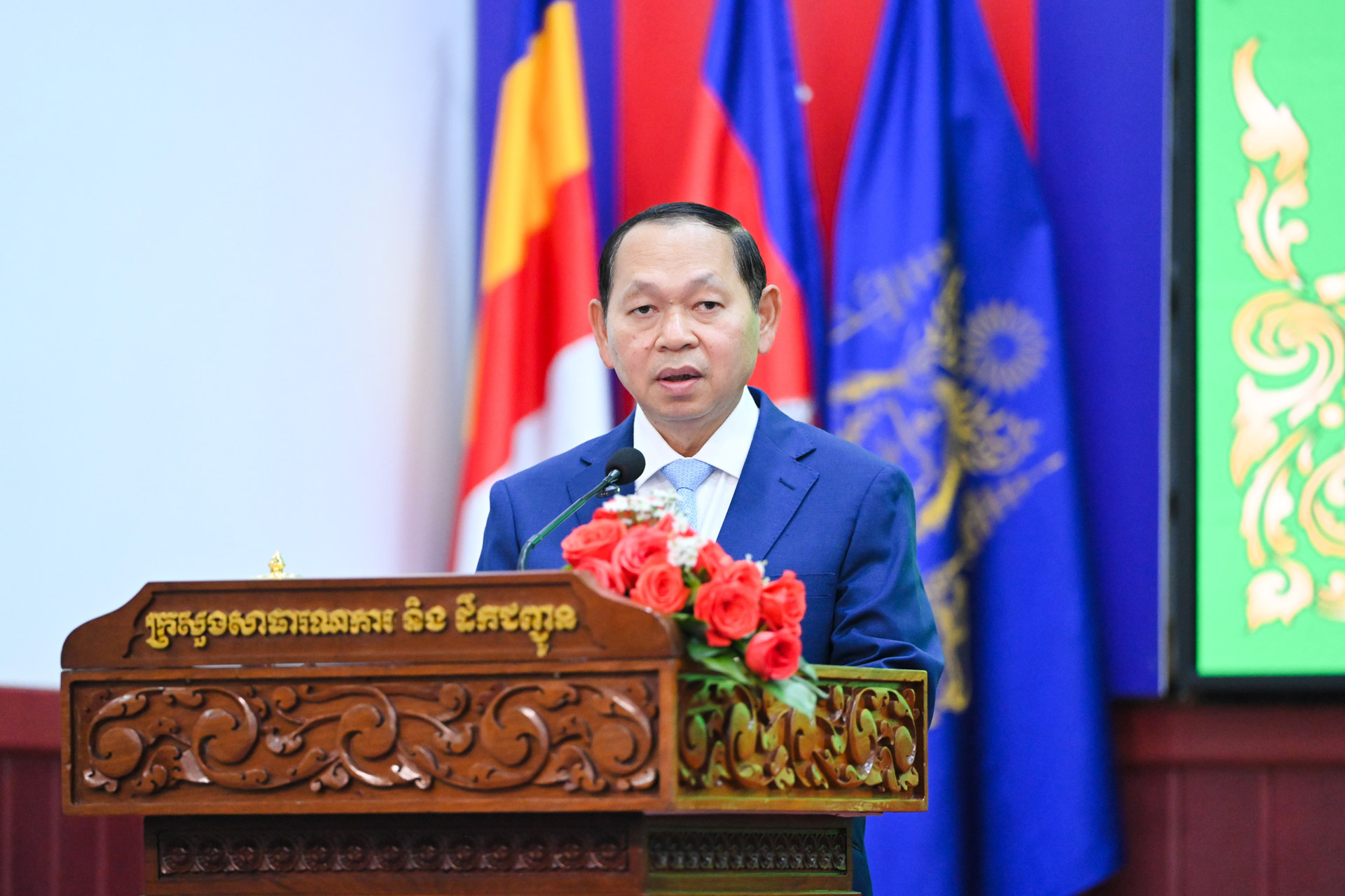 ឯកឧត្តម ឆាយ ឫទ្ធិសែន រដ្ឋមន្ត្រីក្រសួងអភិវឌ្ឍន៍ជនបទ អញ្ជើញចូលរួមជាសហអធិបតីជាមួយ ឯកឧត្តម ប៉េង ពោធិ៍នា រដ្ឋមន្ដ្រីក្រសួងសាធារណការ និងដឹកជញ្ជូន ក្នុងពិធីផ្សព្វផ្សាយស្តីពី “បទដ្ឋានបច្ចេកទេសរបស់ក្រសួងសាធារណការ និងដឹកជញ្ជូន” 11 2 11