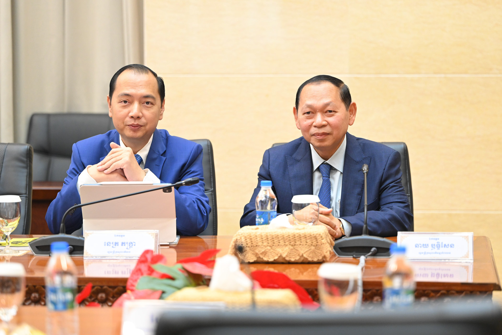 ឯកឧត្ដម ឆាយ ឫទ្ធិសែន អញ្ជើញចូលរួមក្នុងកិច្ចប្រជុំអន្តរក្រសួងចង្អៀត ដើម្បីពិនិត្យនិងពិភាក្សាលើ “សេចក្តីព្រាងសេចក្តីណែនាំស្តីពីការរៀបចំប្រកាស ប្រកាសអន្តរក្រសួង និងប្រកាសរួម របស់ក្រសួង ស្ថាប័ន” 20 2 4