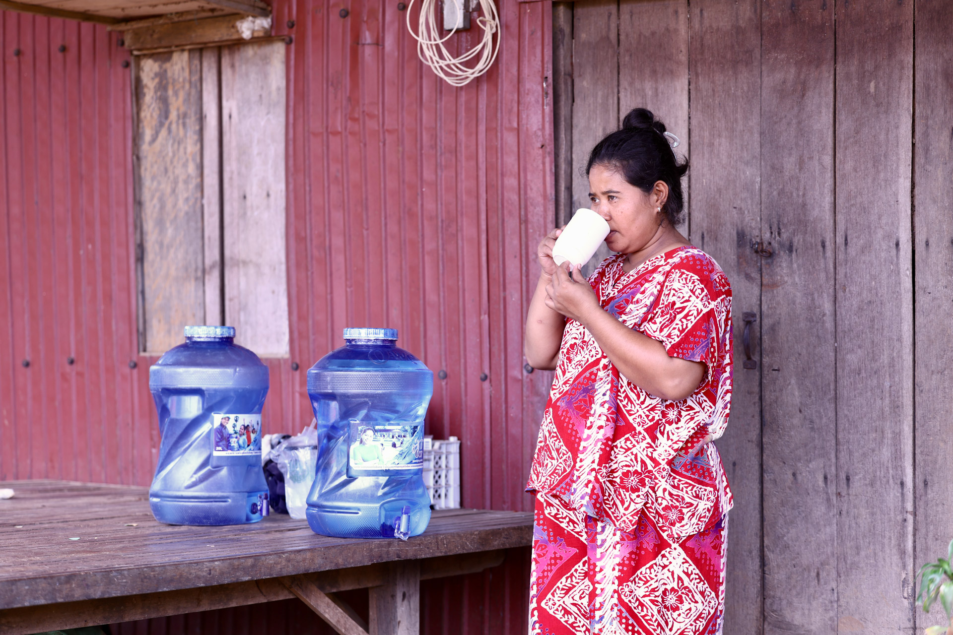 ឯកឧត្ដម ឆាយ ឫទ្ធិសែន អញ្ជើញចុះពិនិត្យស្ថានីយផលិតទឹកសុវត្ថិភាពសហគមន៍របស់អង្គការទឹកស្អាត ១០០១ នៅក្នុងស្រុកបារាយណ៍ ខេត្តកំពង់ធំ 37 32