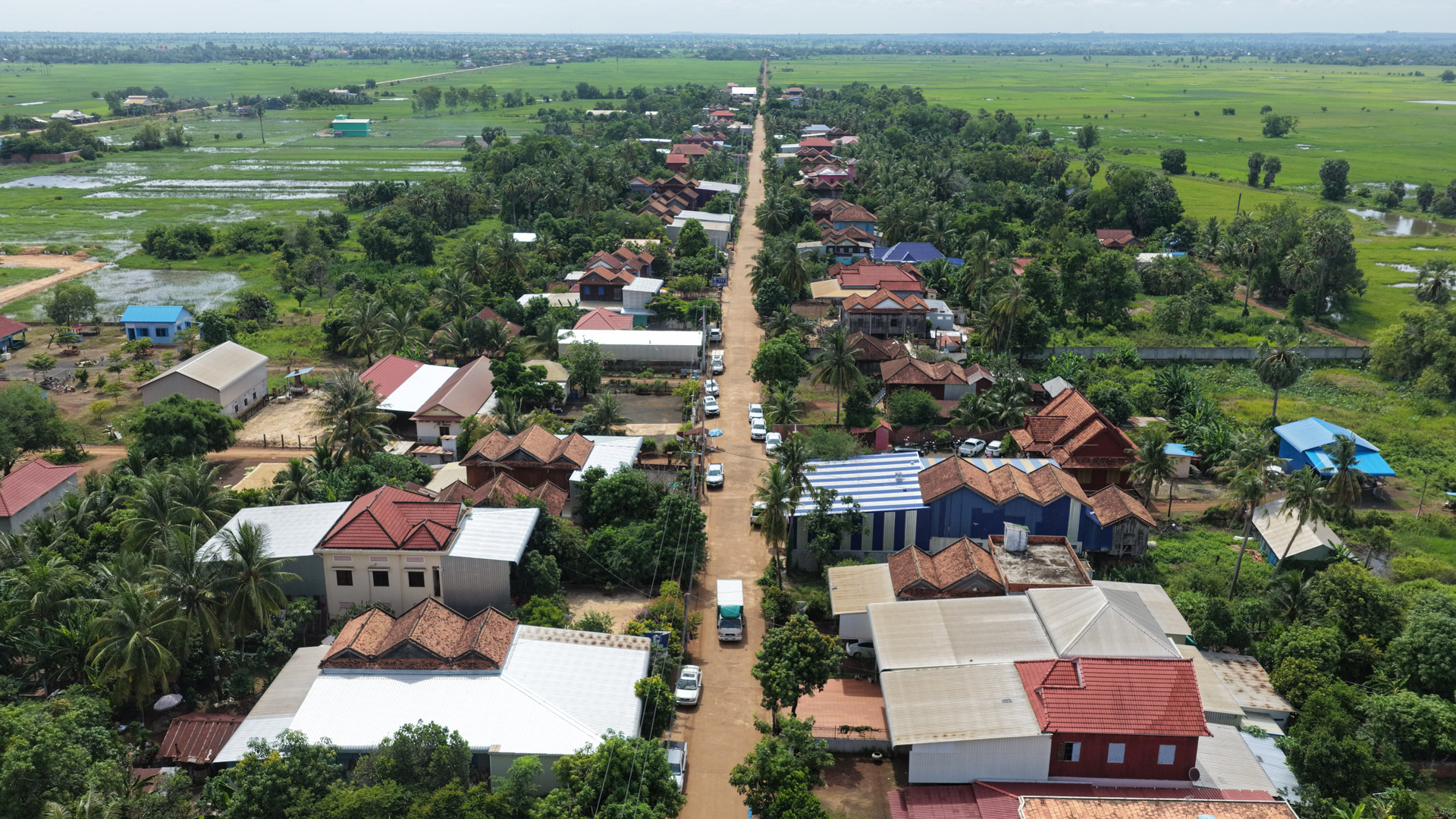 ឯកឧត្ដម ឆាយ ឫទ្ធិសែន អញ្ជើញចុះពិនិត្យស្ថានីយផលិតទឹកសុវត្ថិភាពសហគមន៍របស់អង្គការទឹកស្អាត ១០០១ នៅក្នុងស្រុកបារាយណ៍ ខេត្តកំពង់ធំ 34 35