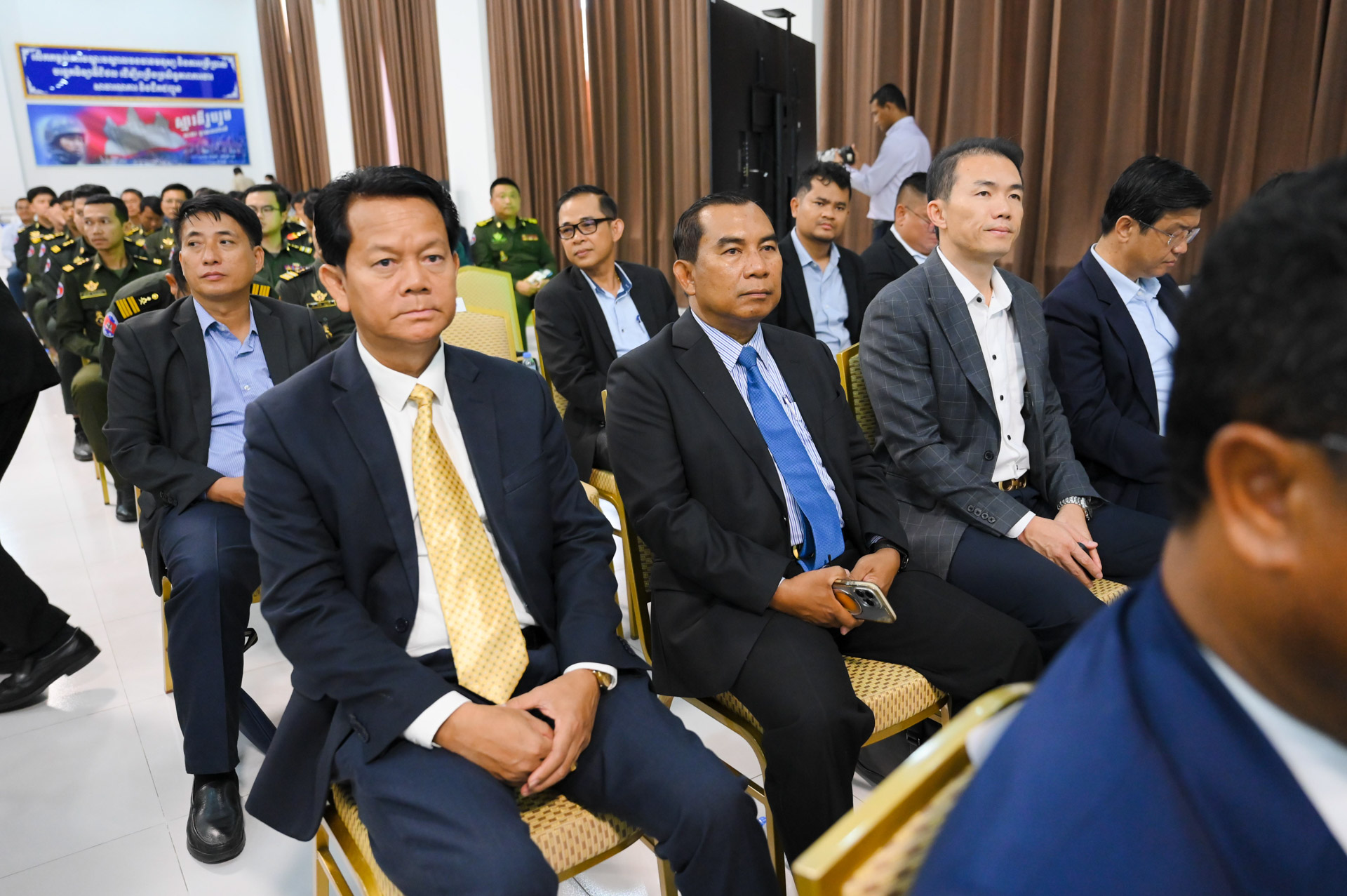 ឯកឧត្តម ឆាយ ឫទ្ធិសែន រដ្ឋមន្ត្រីក្រសួងអភិវឌ្ឍន៍ជនបទ អញ្ជើញចូលរួមជាសហអធិបតីជាមួយ ឯកឧត្តម ប៉េង ពោធិ៍នា រដ្ឋមន្ដ្រីក្រសួងសាធារណការ និងដឹកជញ្ជូន ក្នុងពិធីផ្សព្វផ្សាយស្តីពី “បទដ្ឋានបច្ចេកទេសរបស់ក្រសួងសាធារណការ និងដឹកជញ្ជូន” 77 49