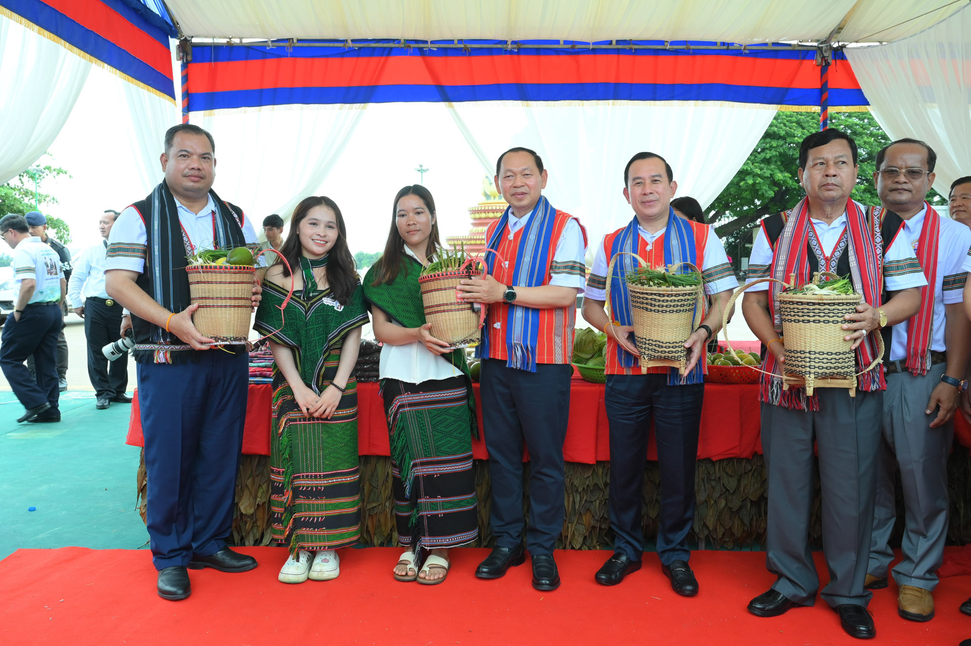 ក្រសួងអភិវឌ្ឍន៍ជនបទប្រារព្ធទិវាអន្តរជាតិជនជាតិដើមភាគតិចពិភពលោក លើកទី៣២ និងលើកទី២២ នៅកម្ពុជា ក្រោមប្រធានបទ “ ការលើកតម្កើងតួនាទីឆ្មបជាជនជាតិដើមភាគតិច ដើម្បីការពារជីវិត និងលើកកម្ពស់សុខុមាលភាព“ 147 95DSC 6119