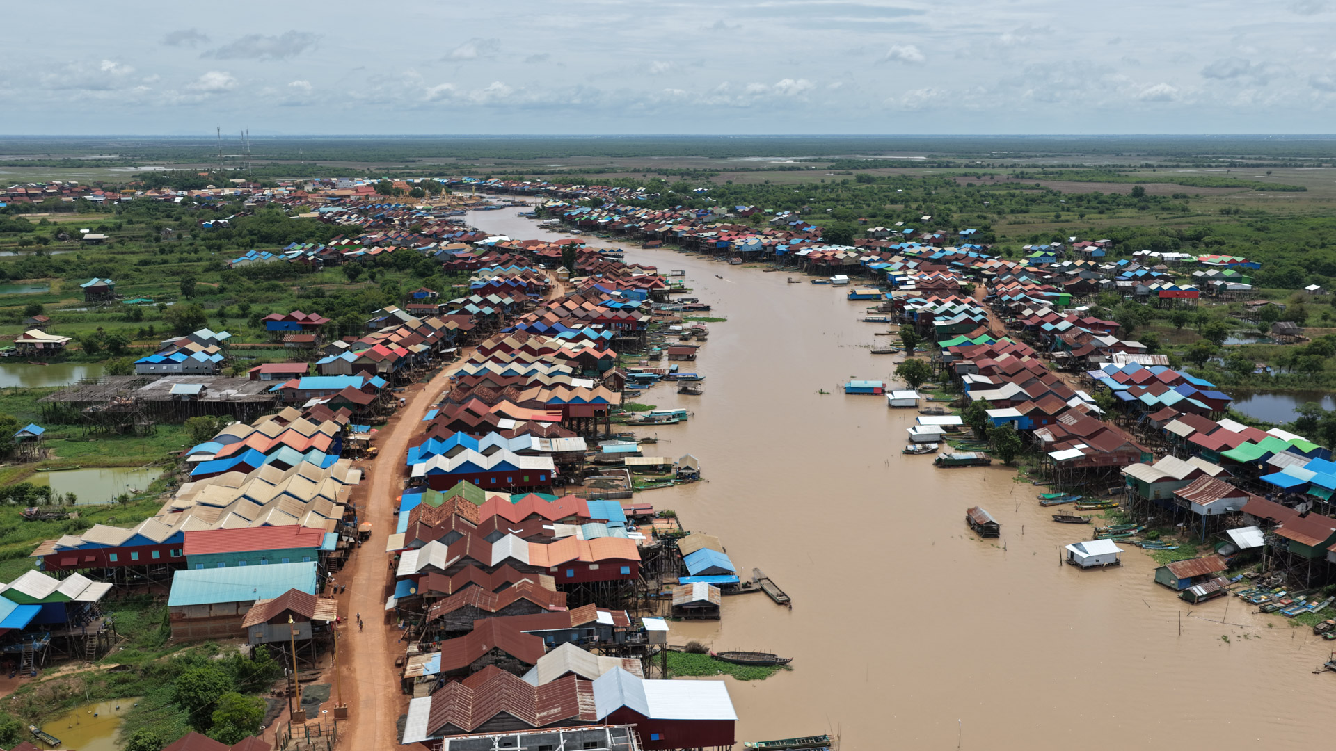 ឯកឧត្តម ឆាយ ឫទ្ធិសែន អញ្ជើញចុះពិនិត្យជាក់ស្ដែងស្ថានភាពផ្លូវចំនួន ៣ខ្សែស្ថិតនៅក្នុងខេត្តសៀមរាប 28 DJI 20260818120704 0002 D