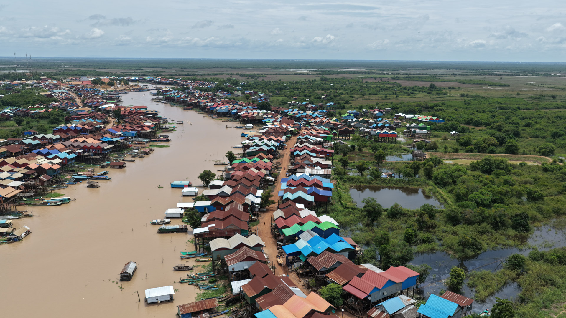 ឯកឧត្តម ឆាយ ឫទ្ធិសែន អញ្ជើញចុះពិនិត្យជាក់ស្ដែងស្ថានភាពផ្លូវចំនួន ៣ខ្សែស្ថិតនៅក្នុងខេត្តសៀមរាប 29 DJI 20260818120820 0009 D