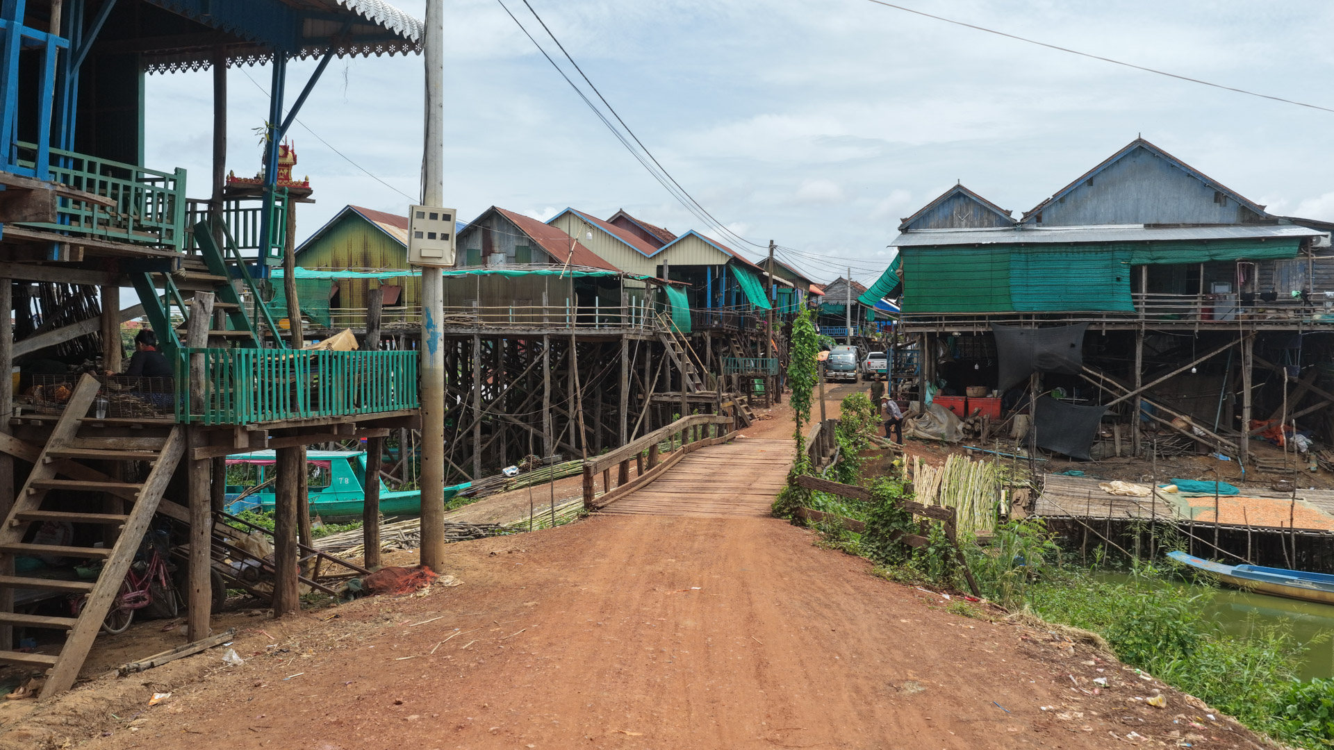 ឯកឧត្តម ឆាយ ឫទ្ធិសែន អញ្ជើញចុះពិនិត្យជាក់ស្ដែងស្ថានភាពផ្លូវចំនួន ៣ខ្សែស្ថិតនៅក្នុងខេត្តសៀមរាប 35 DJI 20260818122755 0048 D