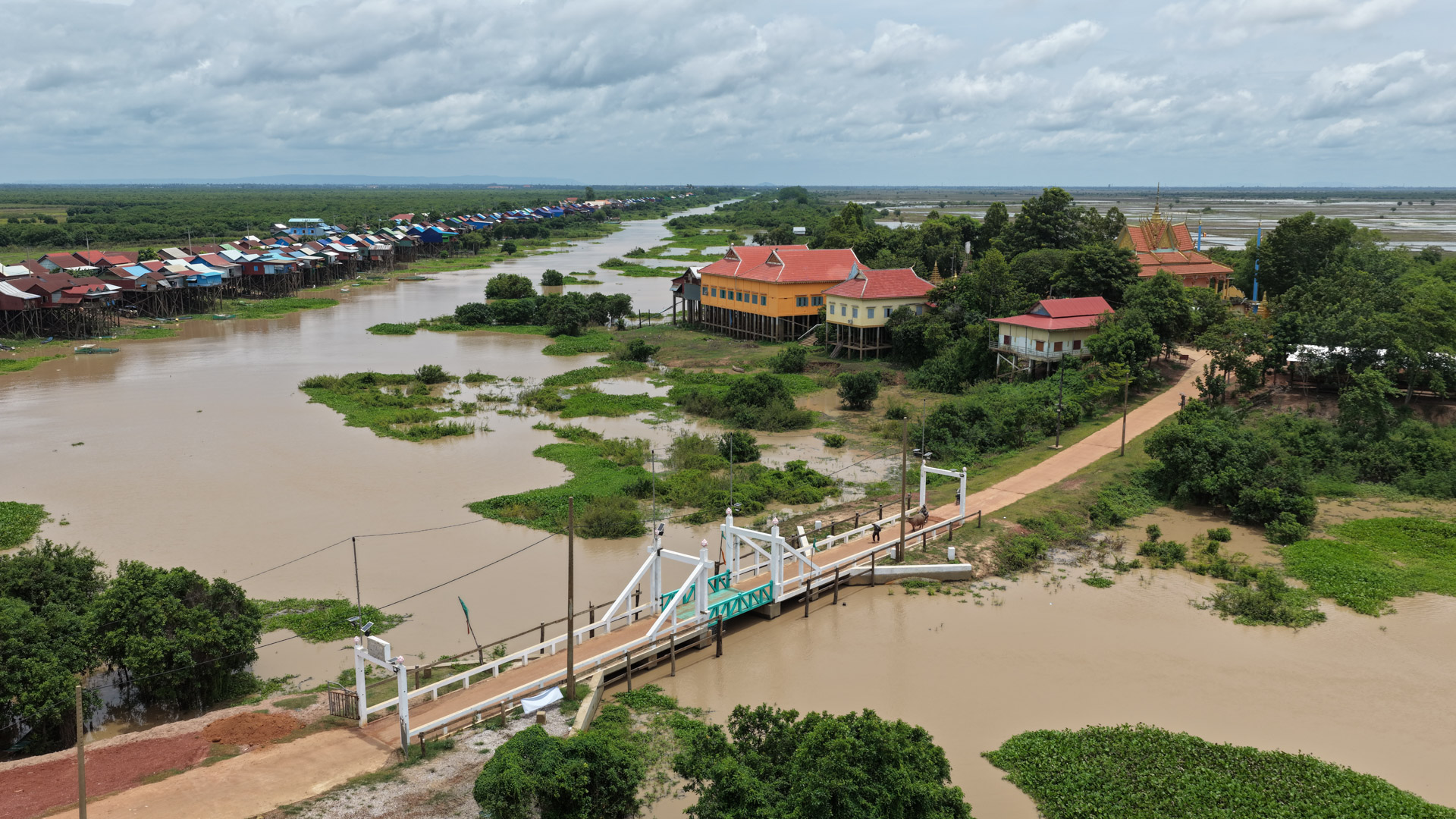 ឯកឧត្តម ឆាយ ឫទ្ធិសែន អញ្ជើញចុះពិនិត្យជាក់ស្ដែងស្ថានភាពផ្លូវចំនួន ៣ខ្សែស្ថិតនៅក្នុងខេត្តសៀមរាប 37 DJI 20260818123720 0063 D