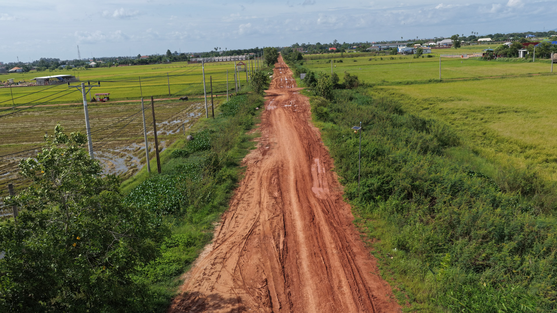 ឯកឧត្តម ឆាយ ឫទ្ធិសែន អញ្ជើញចុះពិនិត្យជាក់ស្ដែងស្ថានភាពផ្លូវចំនួន ៣ខ្សែស្ថិតនៅក្នុងខេត្តសៀមរាប 53 DJI 20260818160423 0065 D